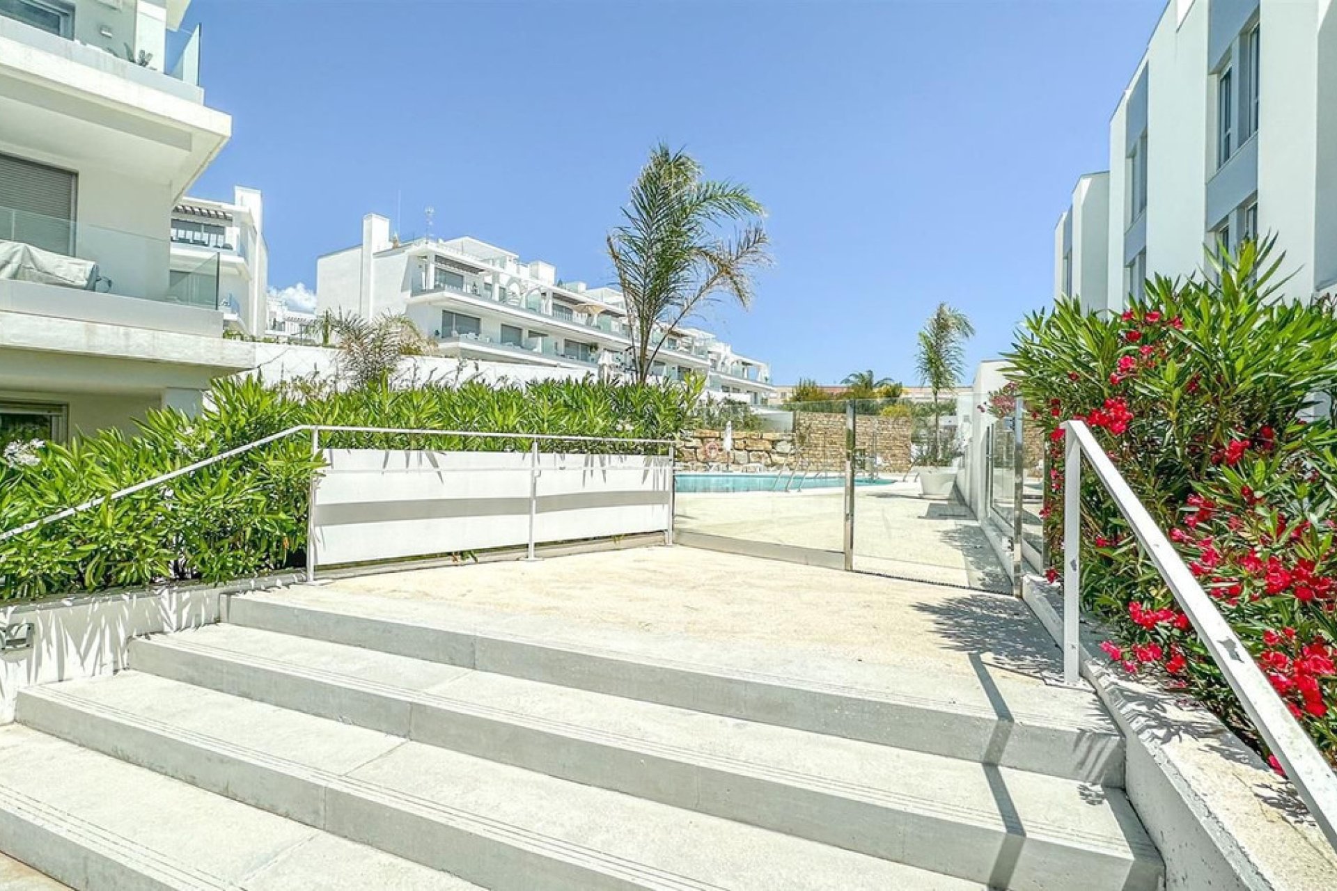 Resale - Apartment - Ground Floor Apartment - Estepona - New Golden Mile