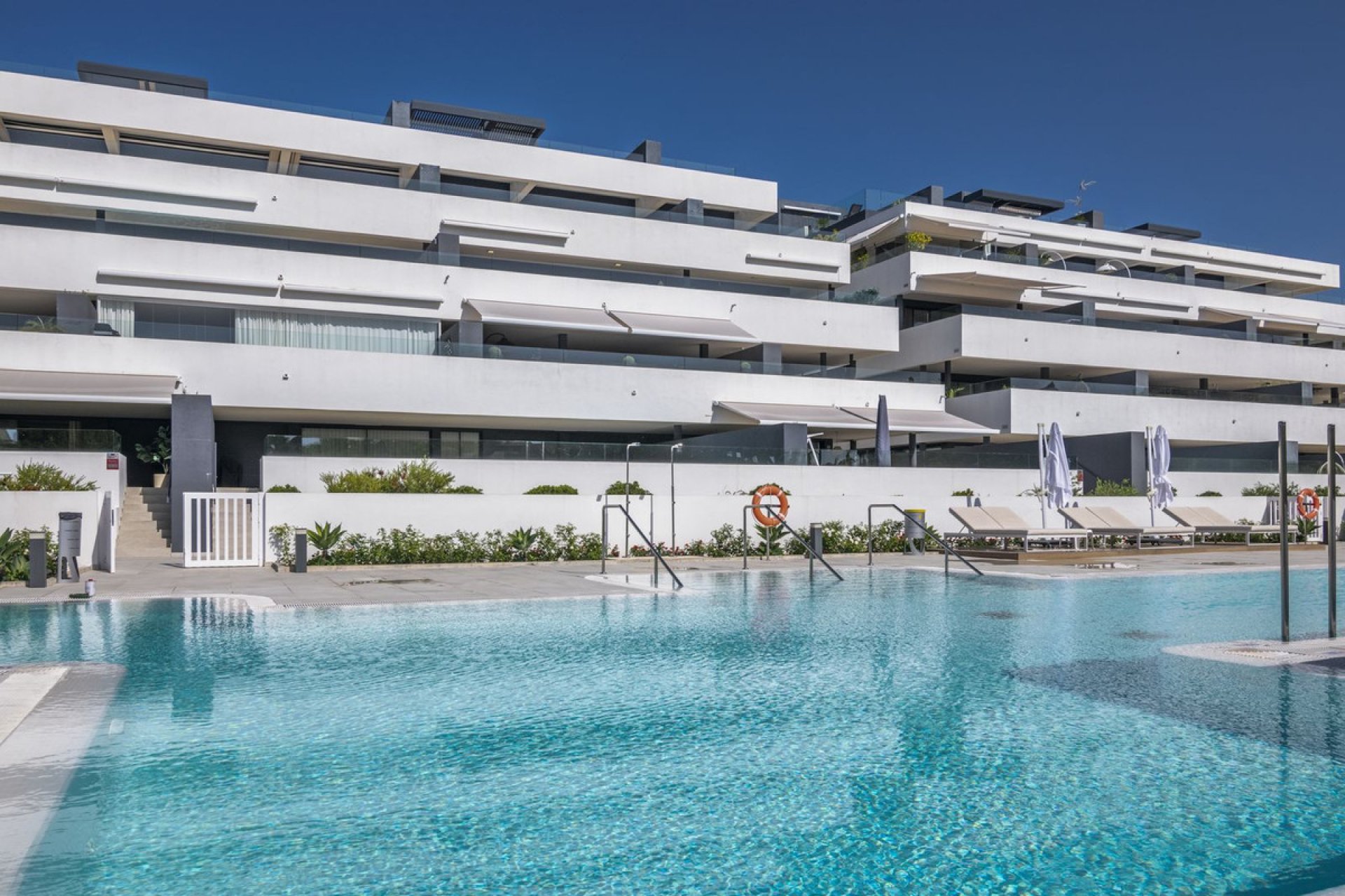 Resale - Apartment - Ground Floor Apartment - Estepona - New Golden Mile