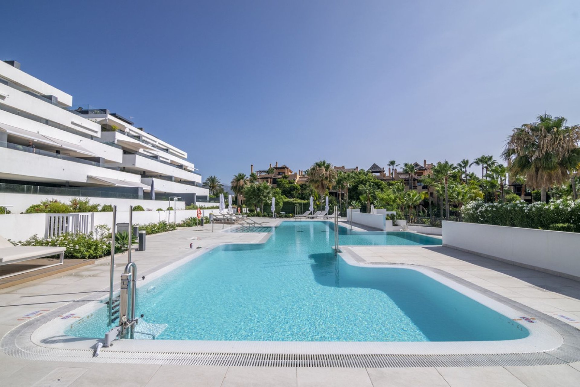 Resale - Apartment - Ground Floor Apartment - Estepona - New Golden Mile