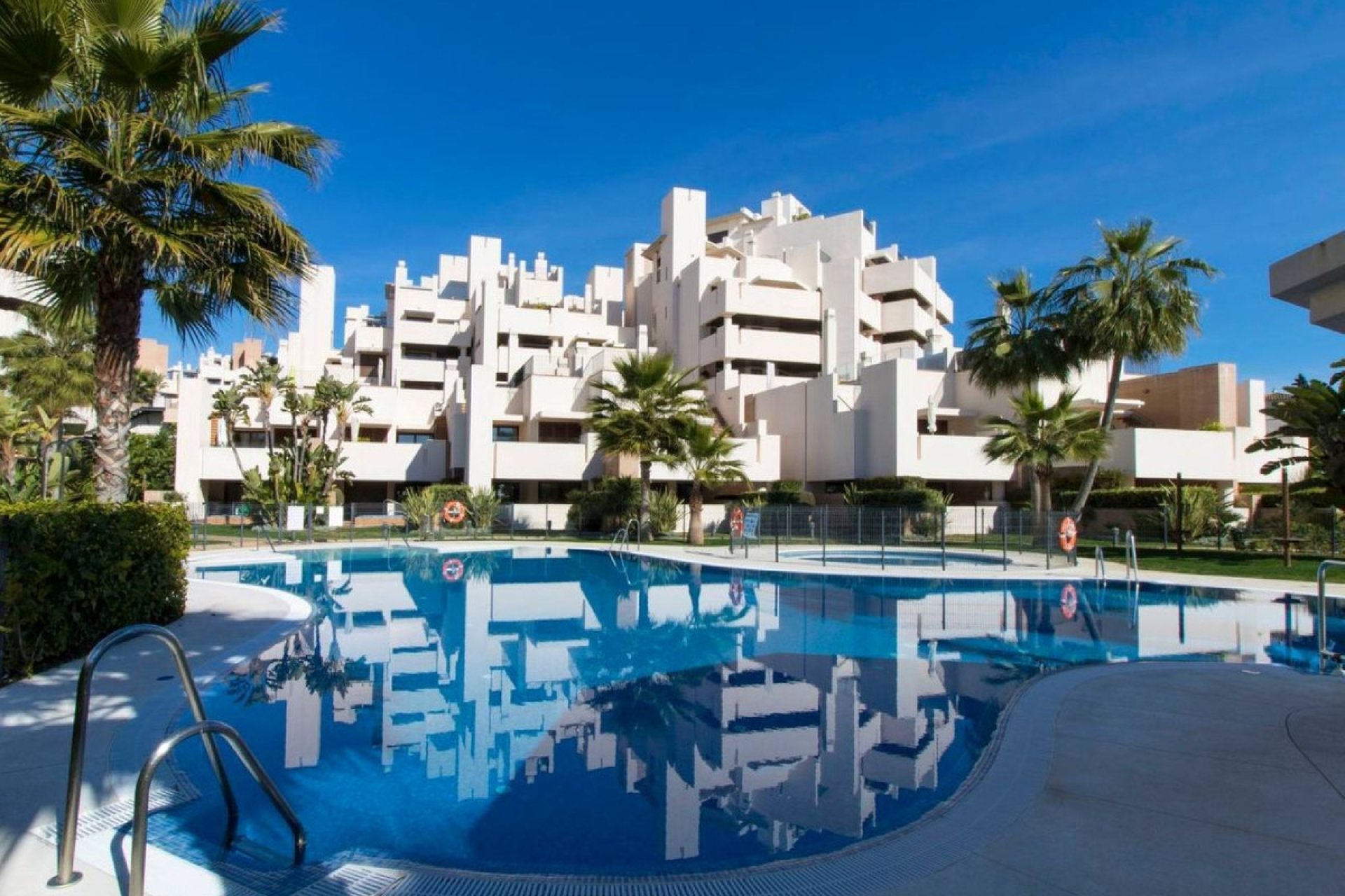 Resale - Apartment - Ground Floor Apartment - Estepona - New Golden Mile