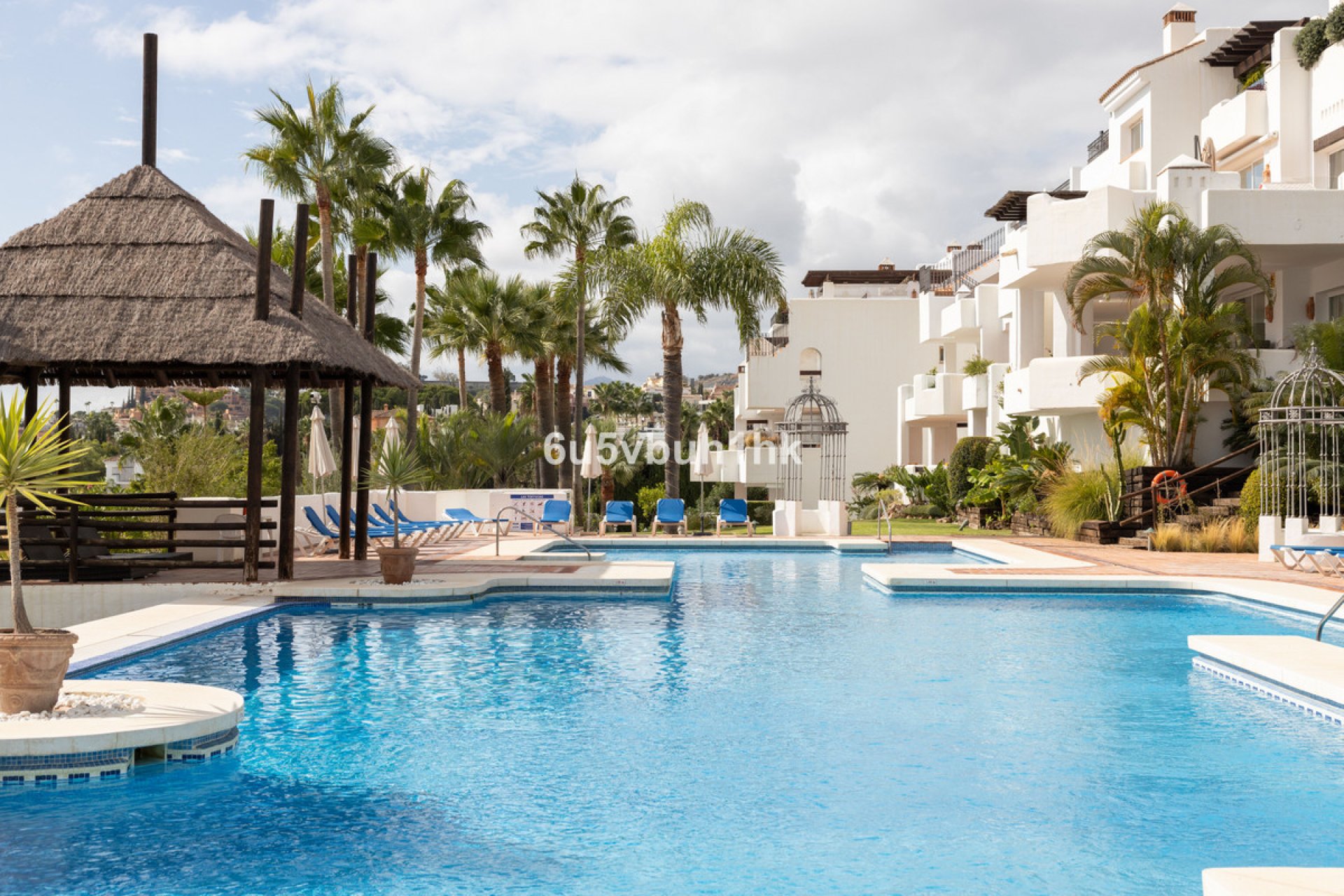 Resale - Apartment - Ground Floor Apartment - Marbella - Aloha