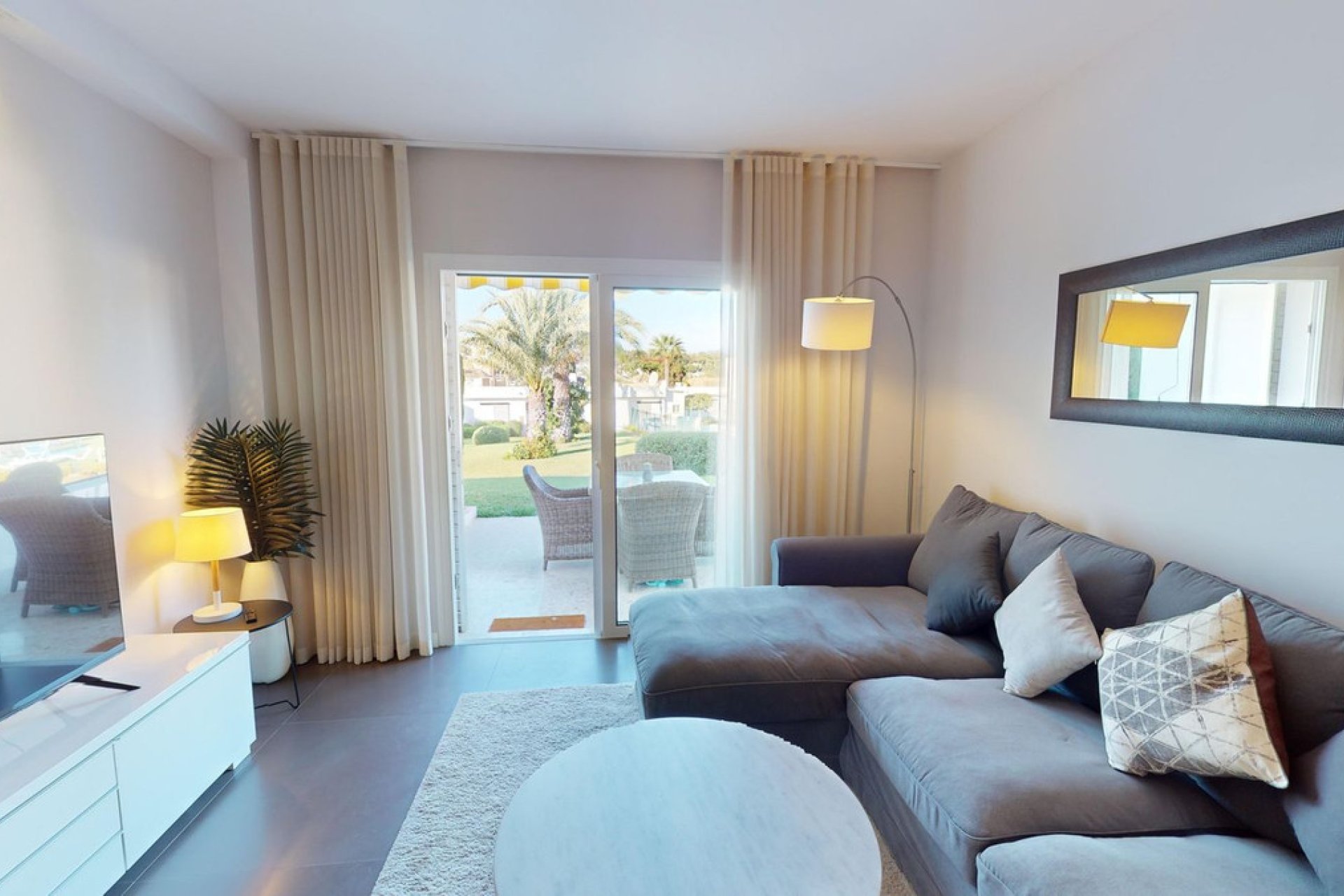 Resale - Apartment - Ground Floor Apartment - Marbella - Aloha