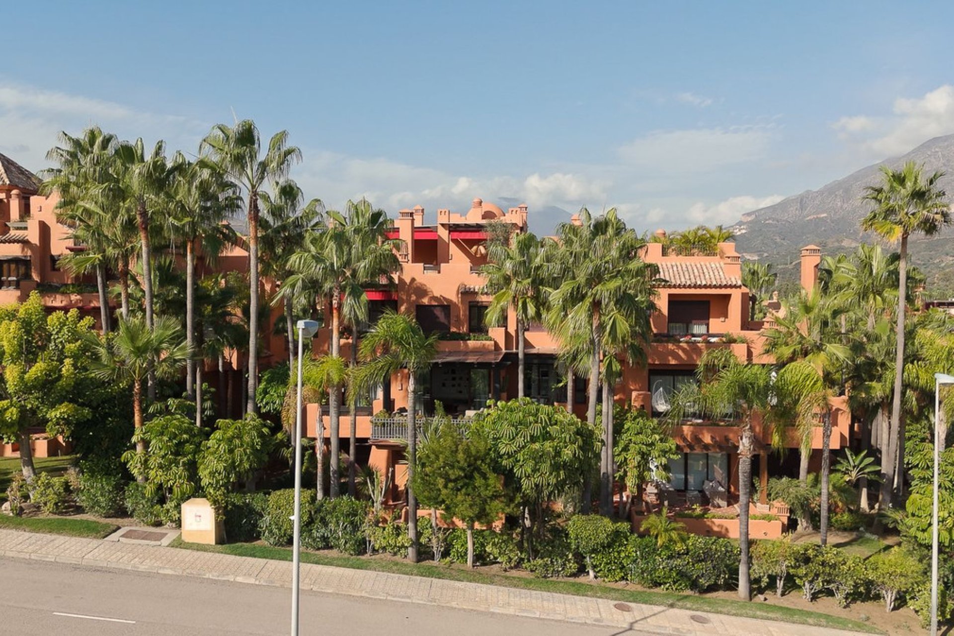 Resale - Apartment - Ground Floor Apartment - Marbella - Aloha