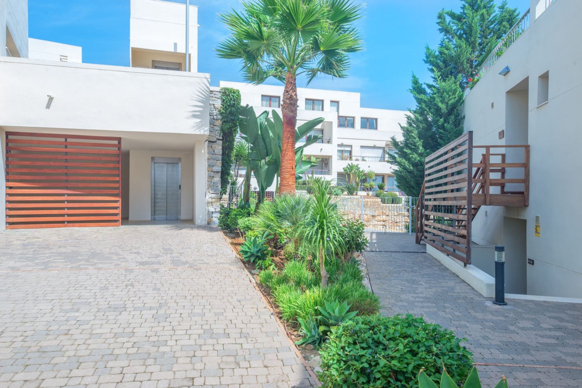 Resale - Apartment - Ground Floor Apartment - Marbella - Altos de los Monteros