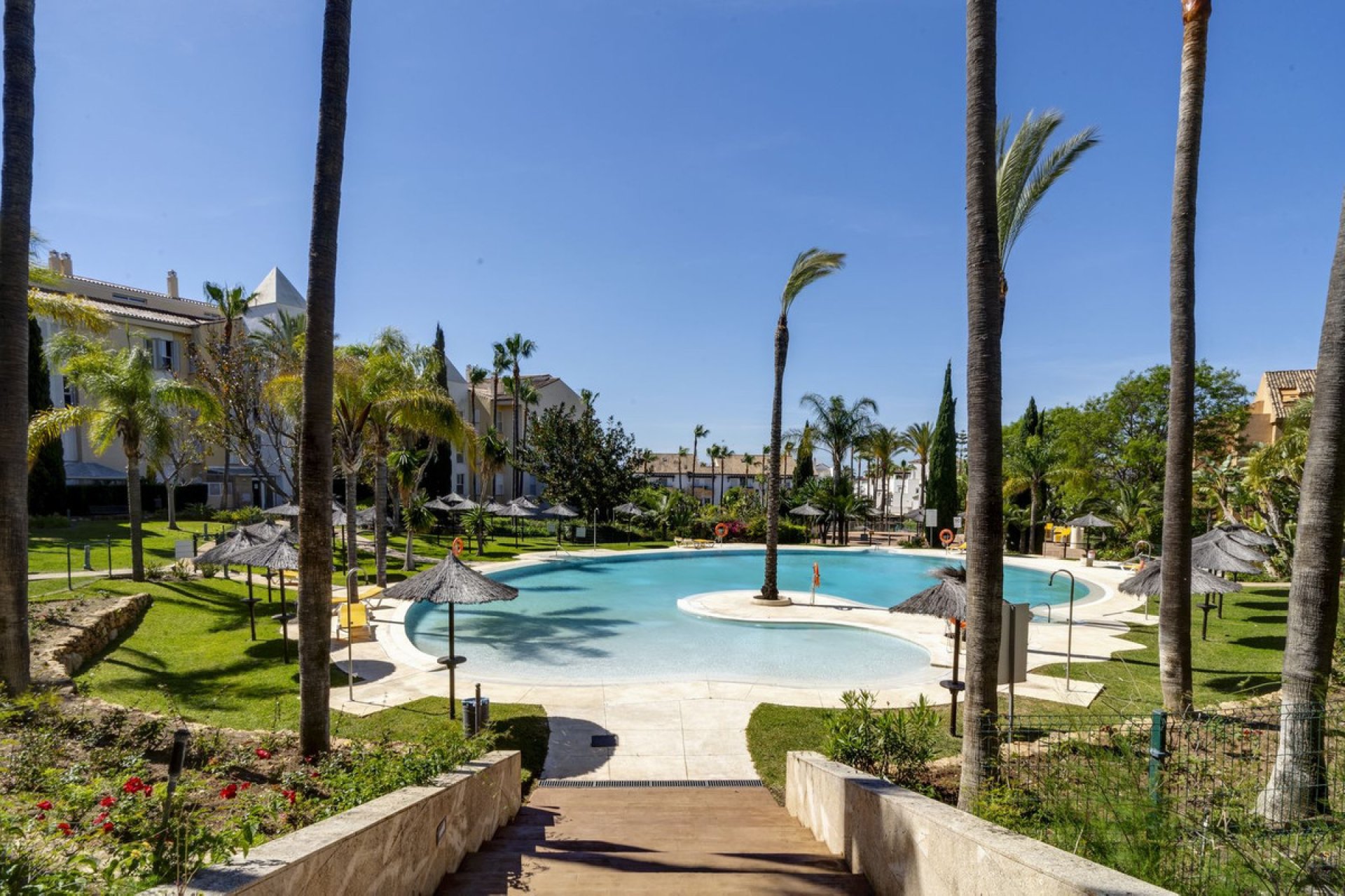 Resale - Apartment - Ground Floor Apartment - Marbella - Bahía de Marbella