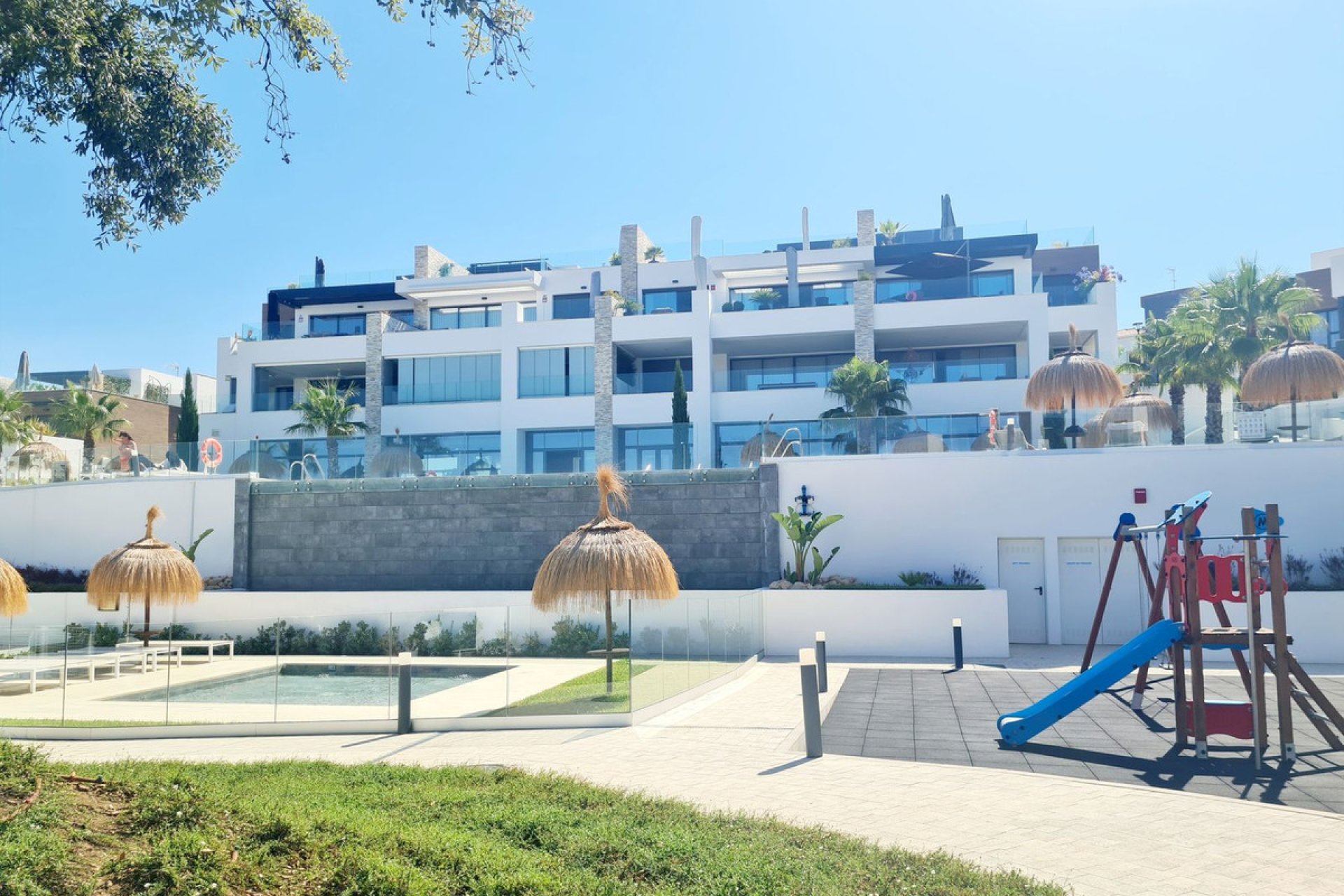 Resale - Apartment - Ground Floor Apartment - Marbella - Cabopino