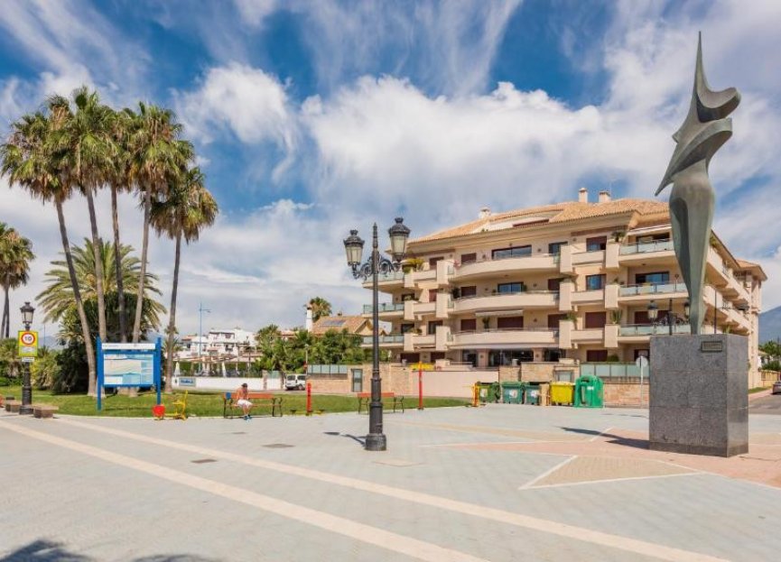 Resale - Apartment - Ground Floor Apartment - Marbella - Cortijo Blanco