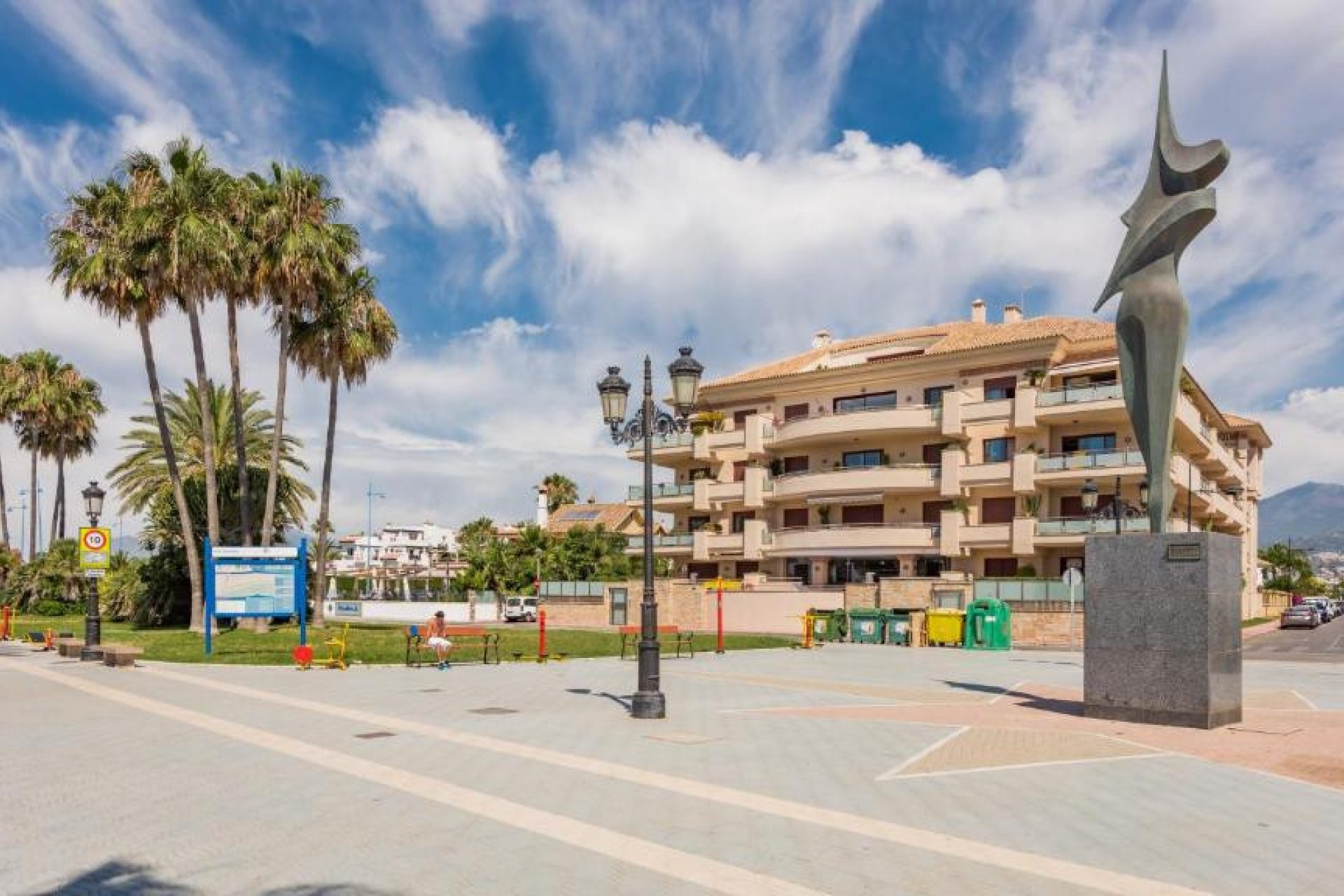 Resale - Apartment - Ground Floor Apartment - Marbella - Cortijo Blanco