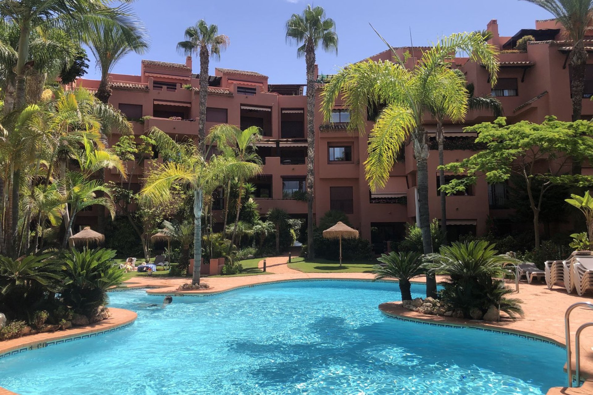 Resale - Apartment - Ground Floor Apartment - Marbella - El Rosario