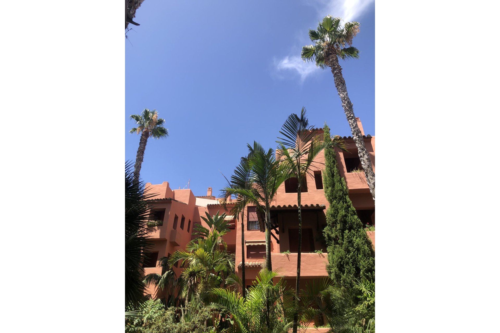 Resale - Apartment - Ground Floor Apartment - Marbella - El Rosario