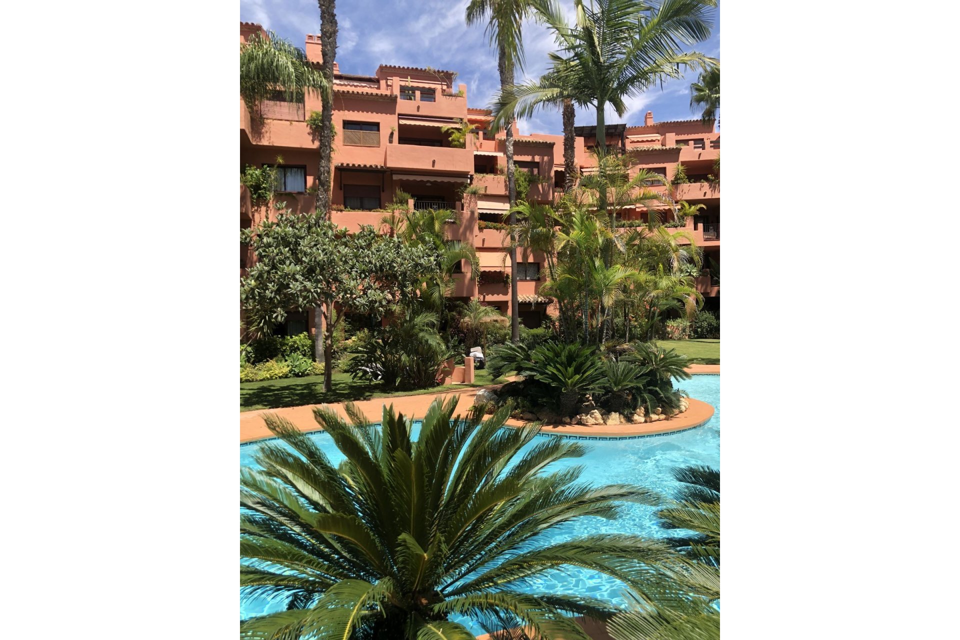 Resale - Apartment - Ground Floor Apartment - Marbella - El Rosario