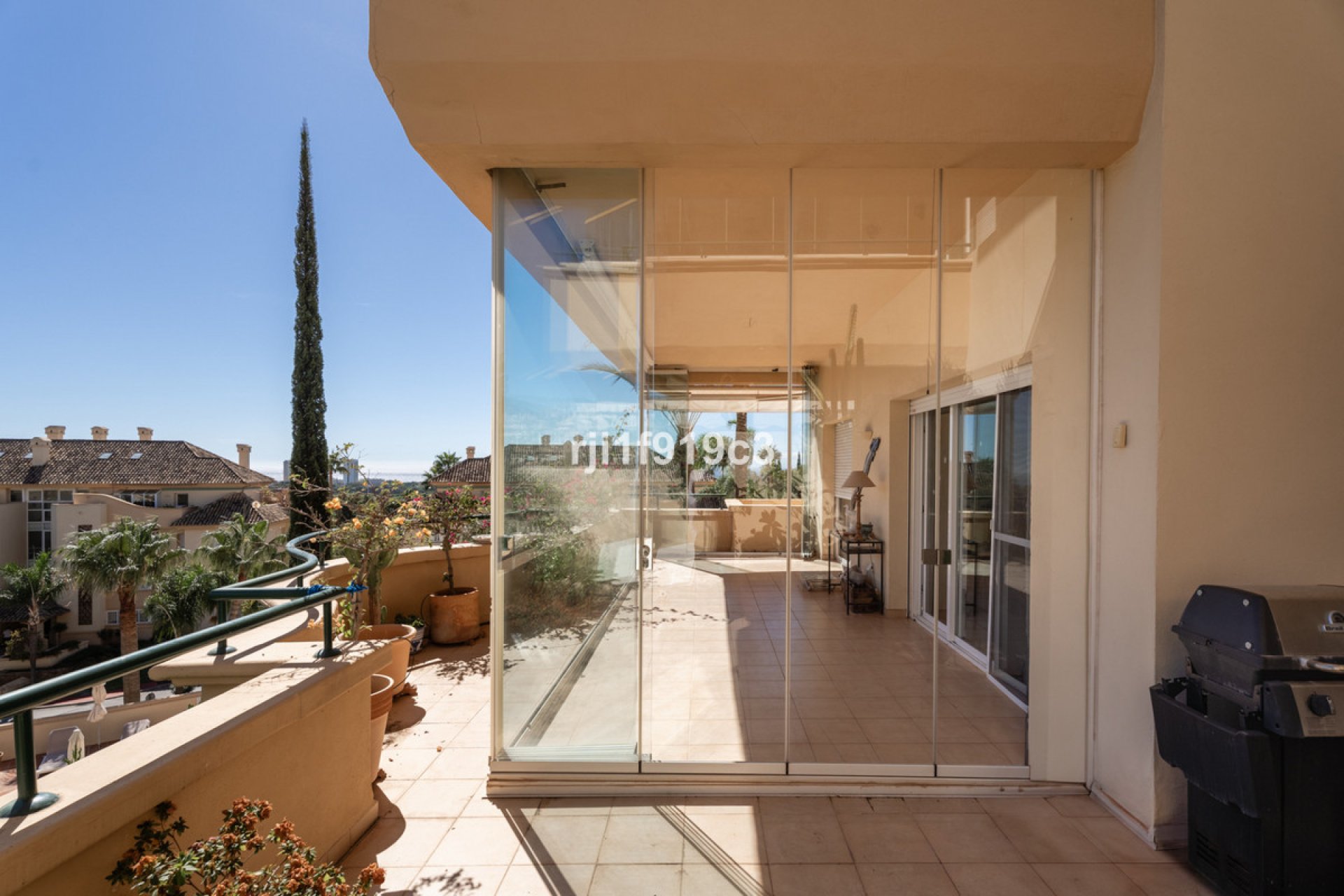 Resale - Apartment - Ground Floor Apartment - Marbella - Elviria