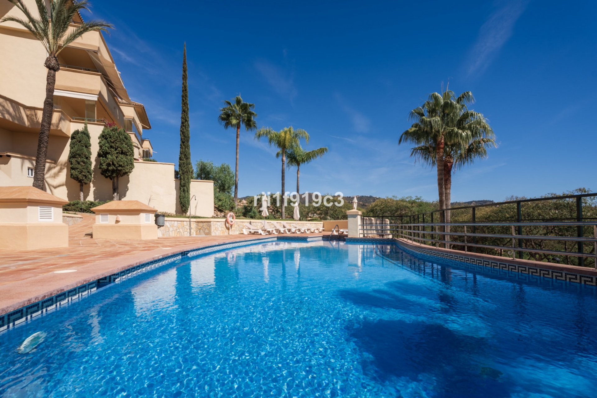 Resale - Apartment - Ground Floor Apartment - Marbella - Elviria