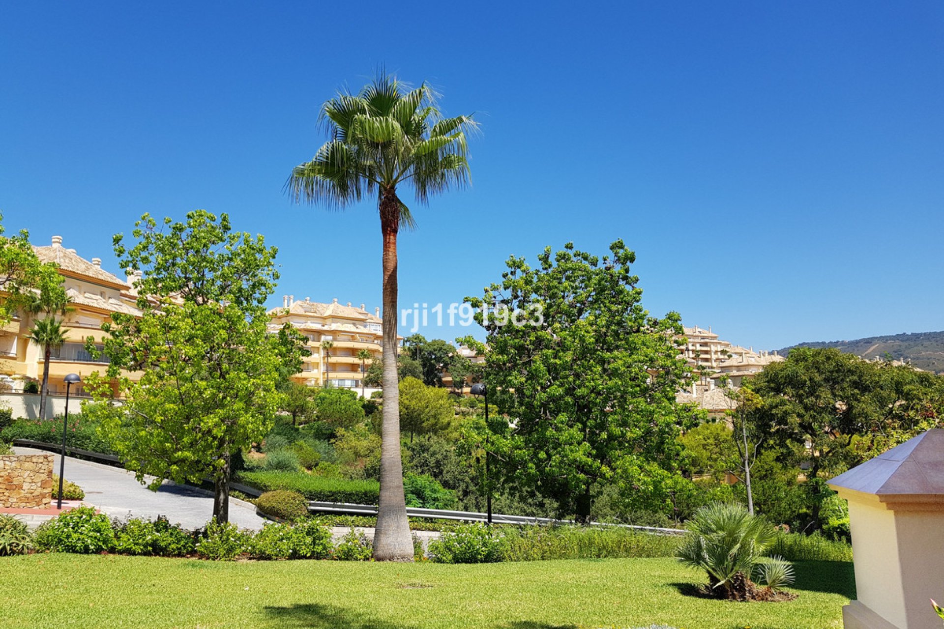 Resale - Apartment - Ground Floor Apartment - Marbella - Elviria