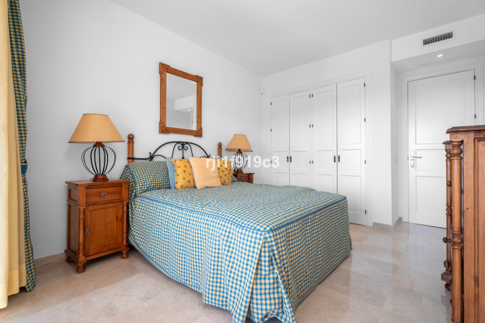 Resale - Apartment - Ground Floor Apartment - Marbella - Elviria