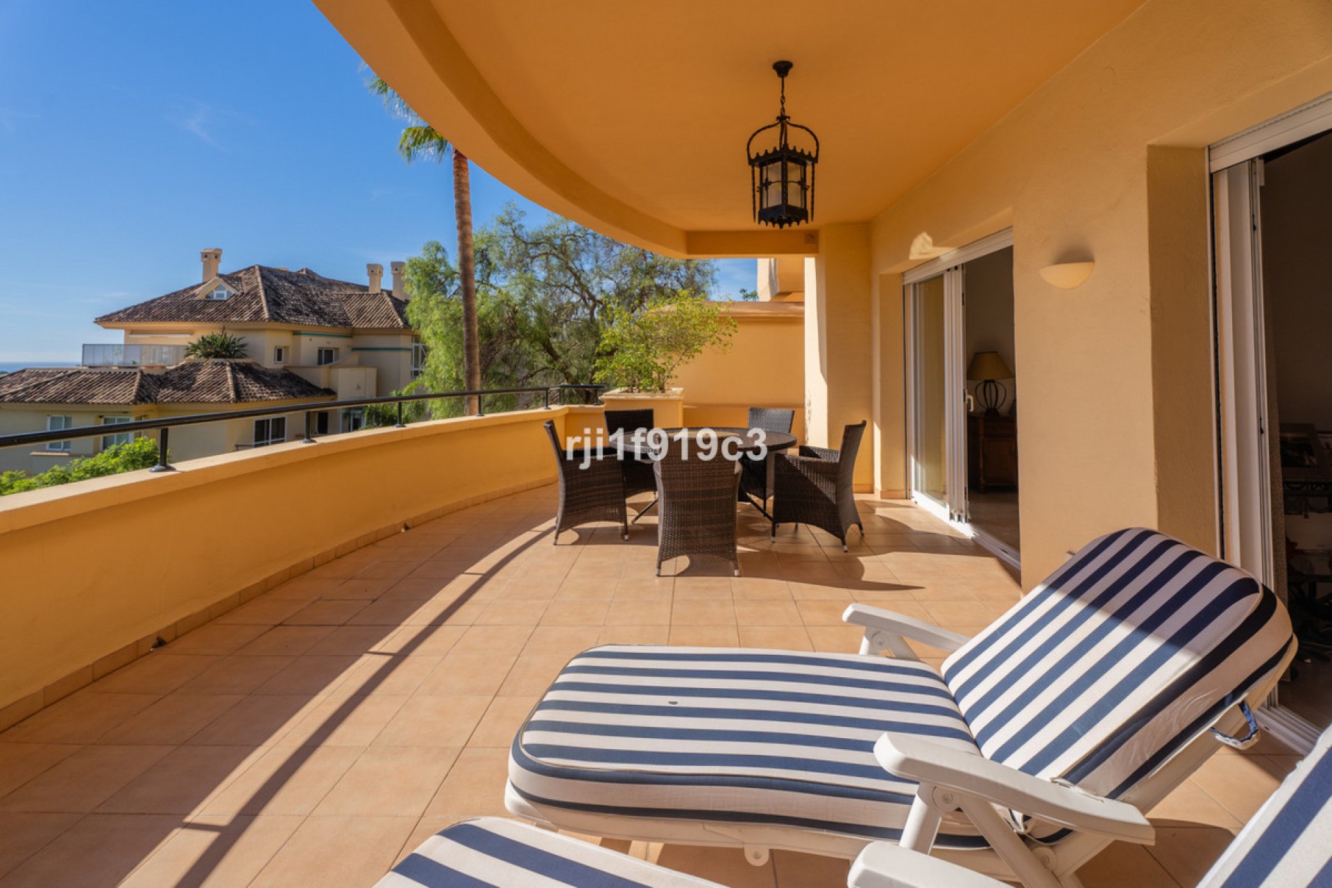 Resale - Apartment - Ground Floor Apartment - Marbella - Elviria