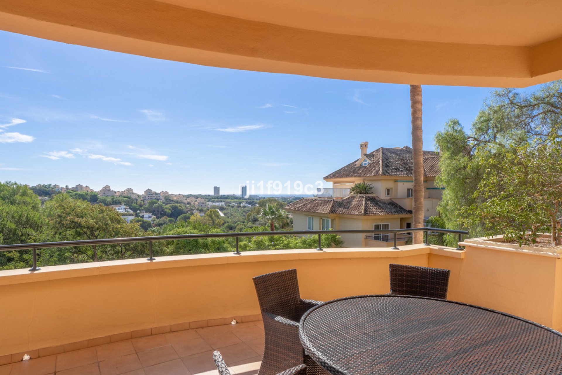 Resale - Apartment - Ground Floor Apartment - Marbella - Elviria