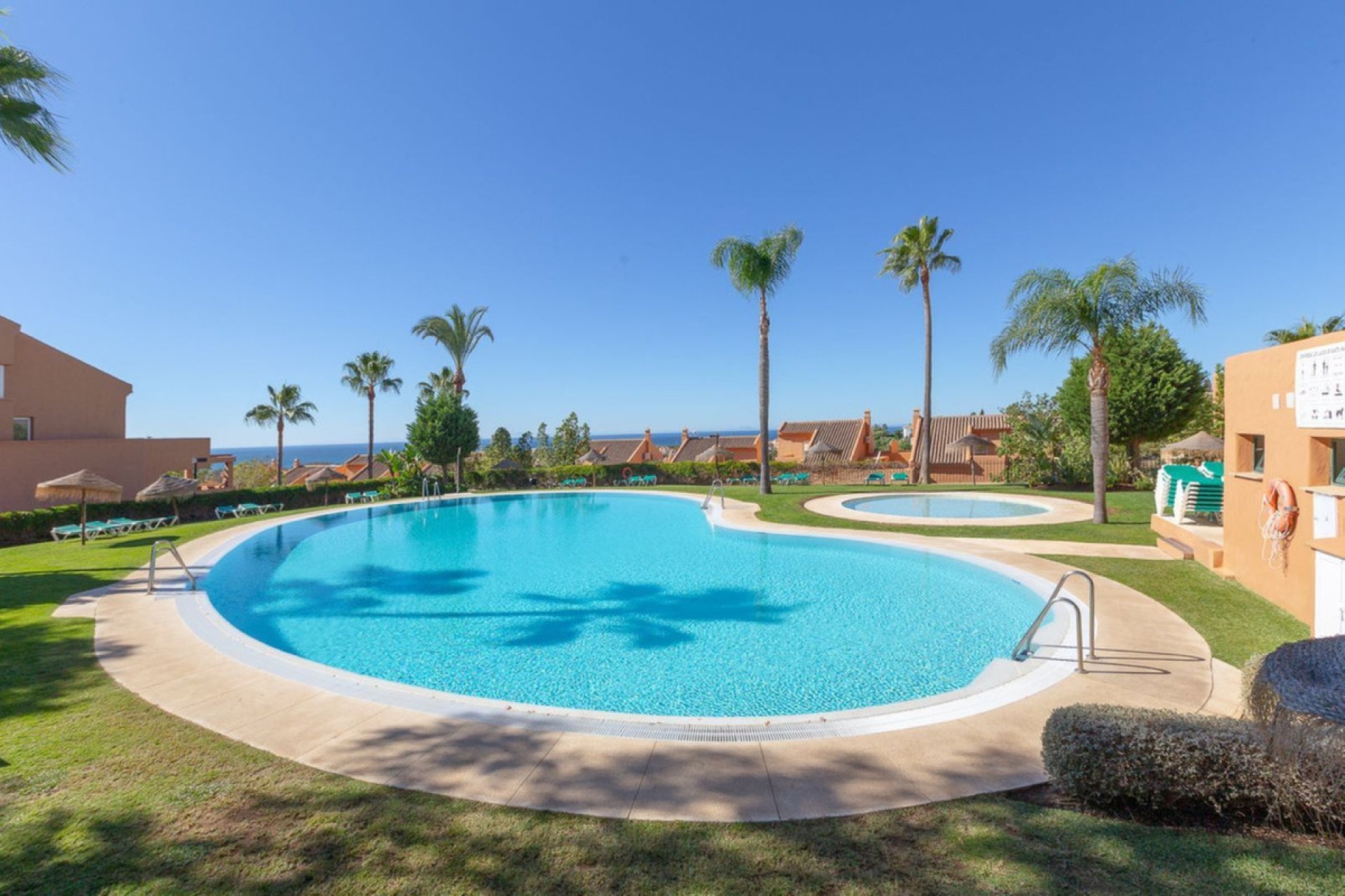 Resale - Apartment - Ground Floor Apartment - Marbella - Elviria