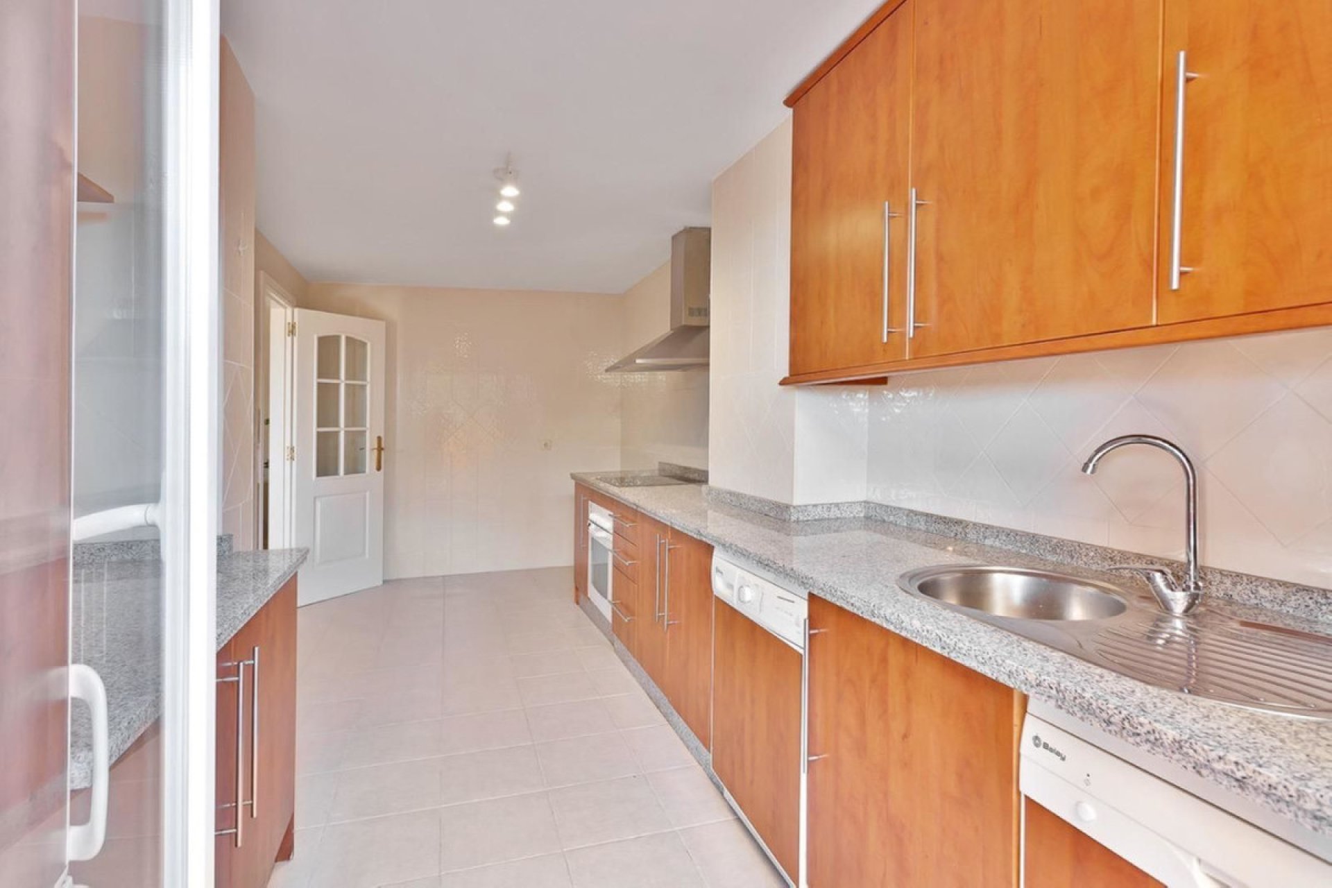 Resale - Apartment - Ground Floor Apartment - Marbella - Elviria