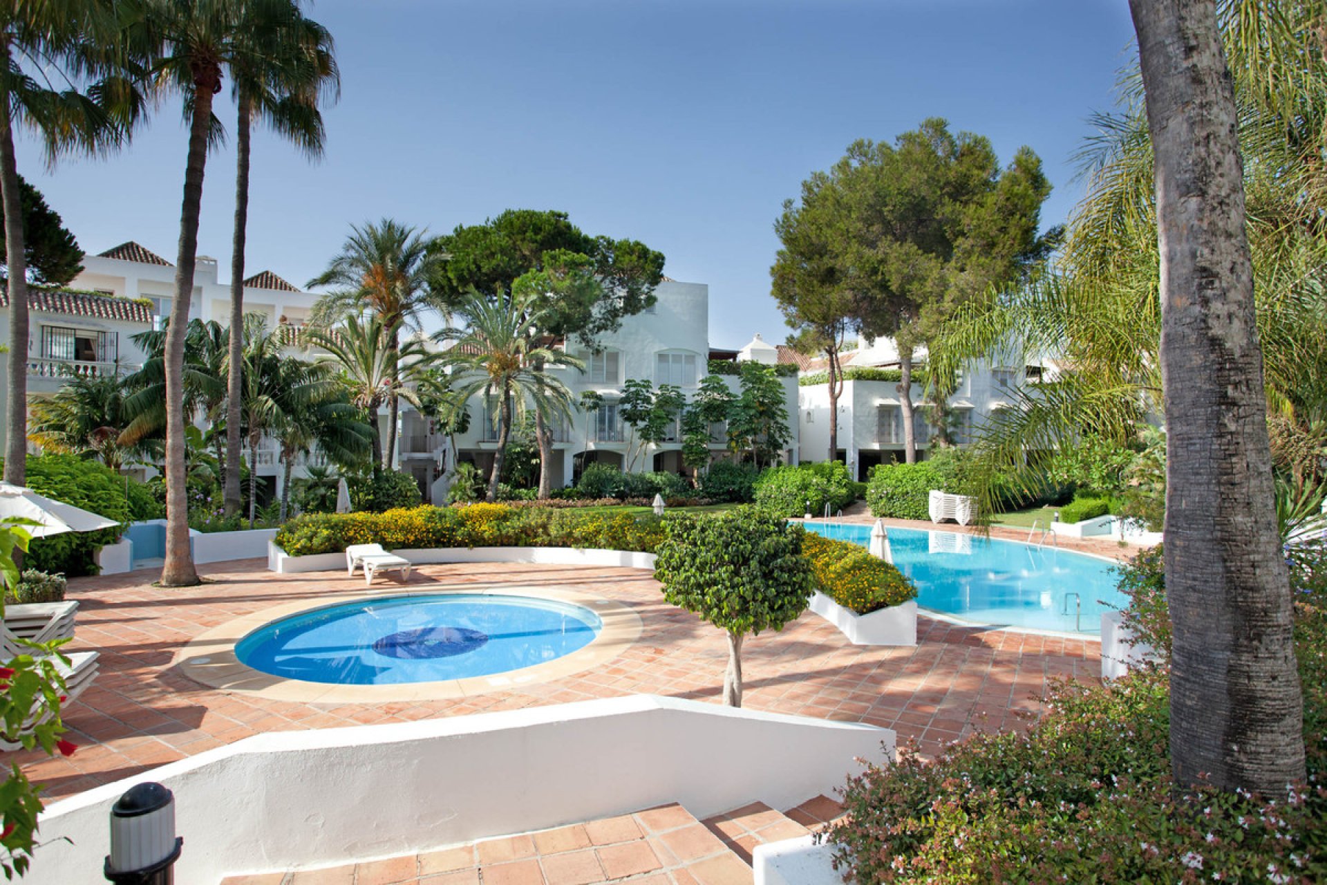 Resale - Apartment - Ground Floor Apartment - Marbella - Elviria