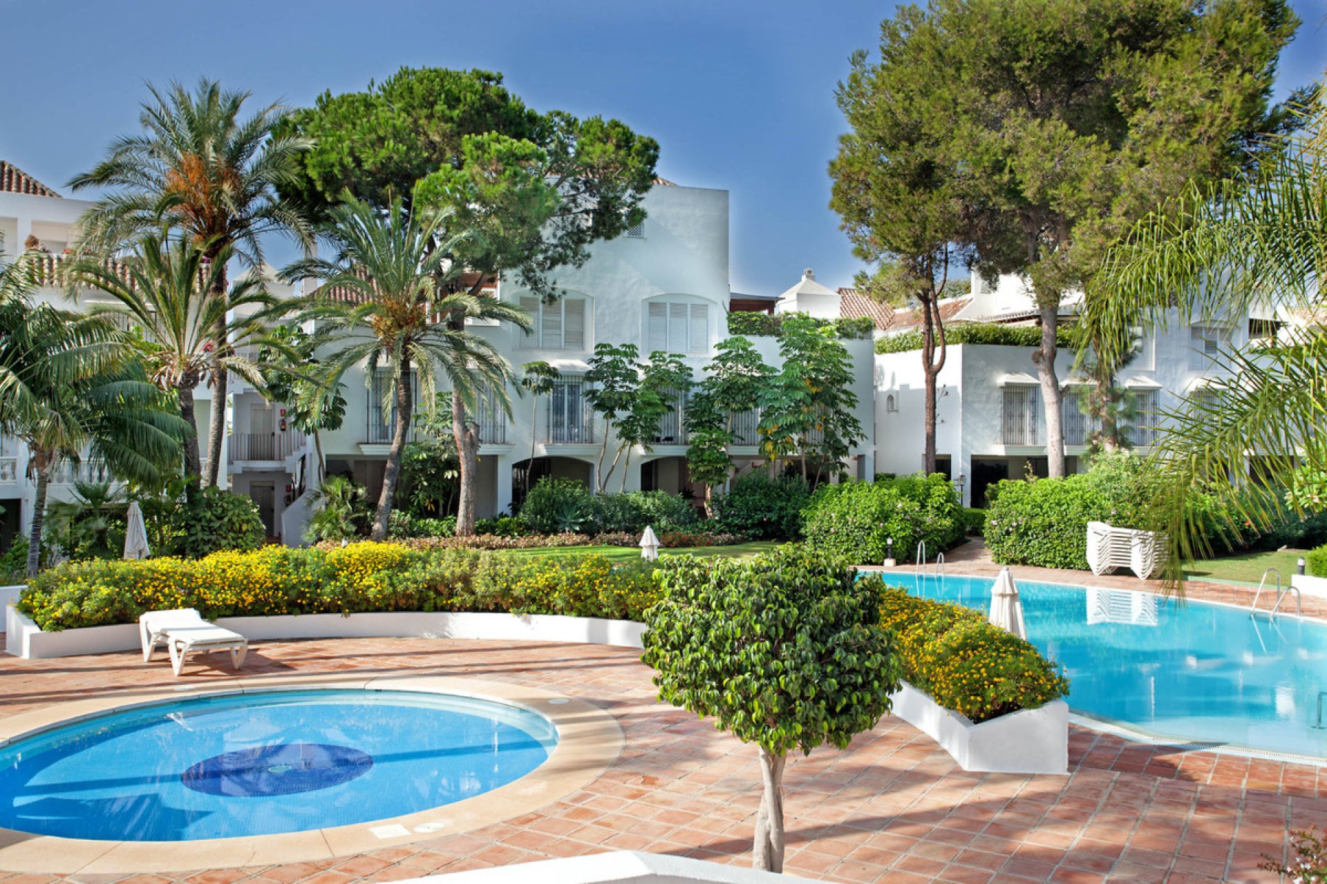 Resale - Apartment - Ground Floor Apartment - Marbella - Elviria