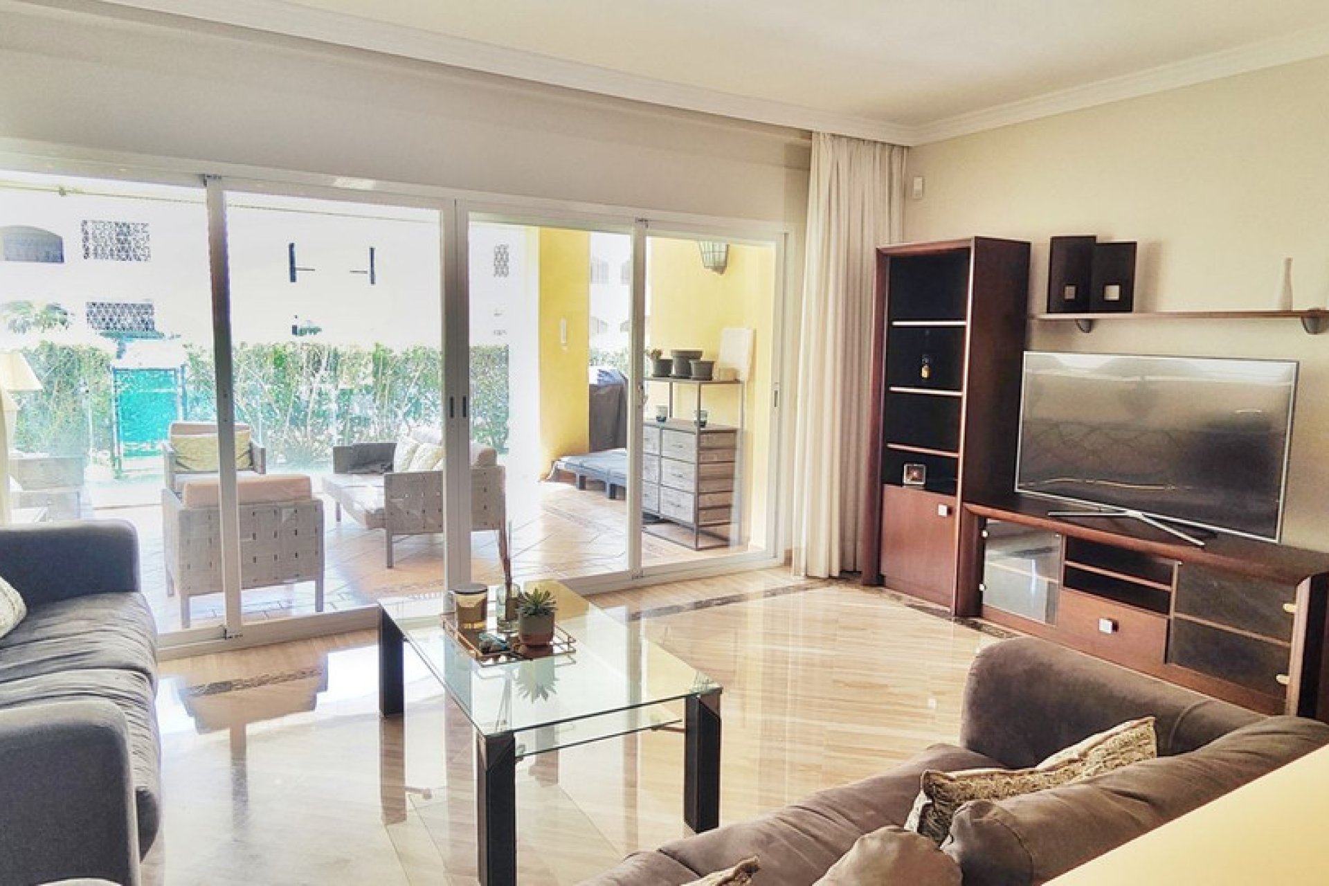 Resale - Apartment - Ground Floor Apartment - Marbella - Elviria