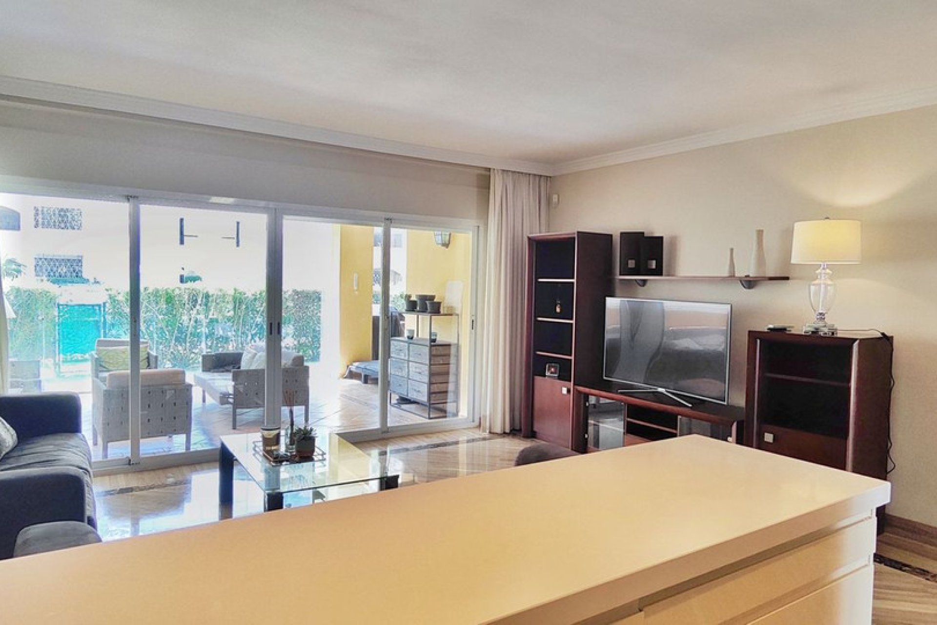 Resale - Apartment - Ground Floor Apartment - Marbella - Elviria