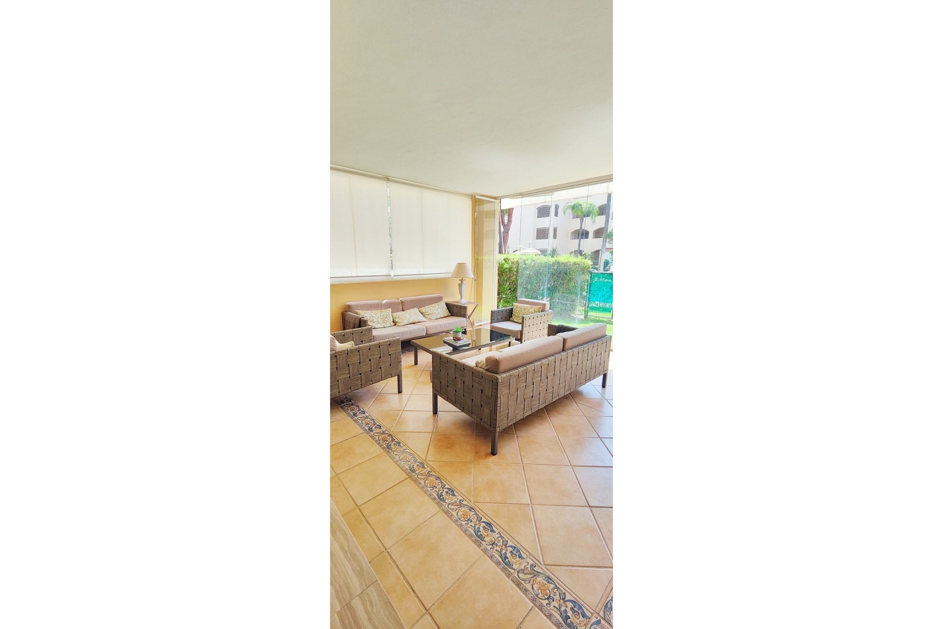 Resale - Apartment - Ground Floor Apartment - Marbella - Elviria