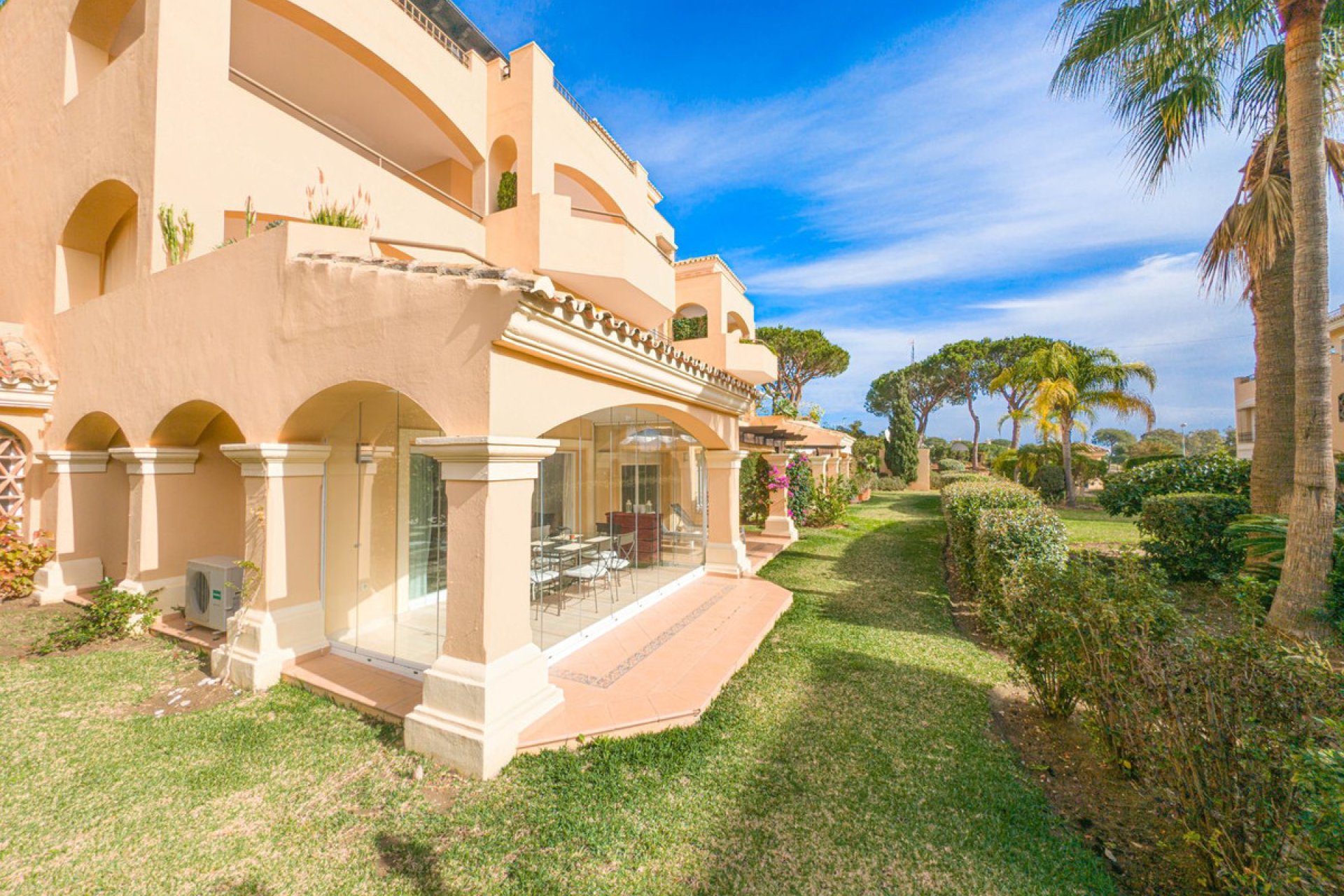 Resale - Apartment - Ground Floor Apartment - Marbella - Elviria