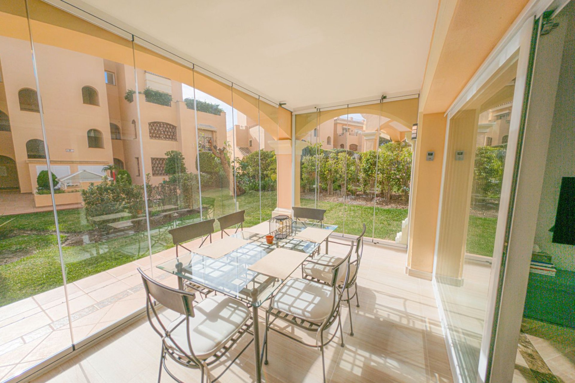 Resale - Apartment - Ground Floor Apartment - Marbella - Elviria