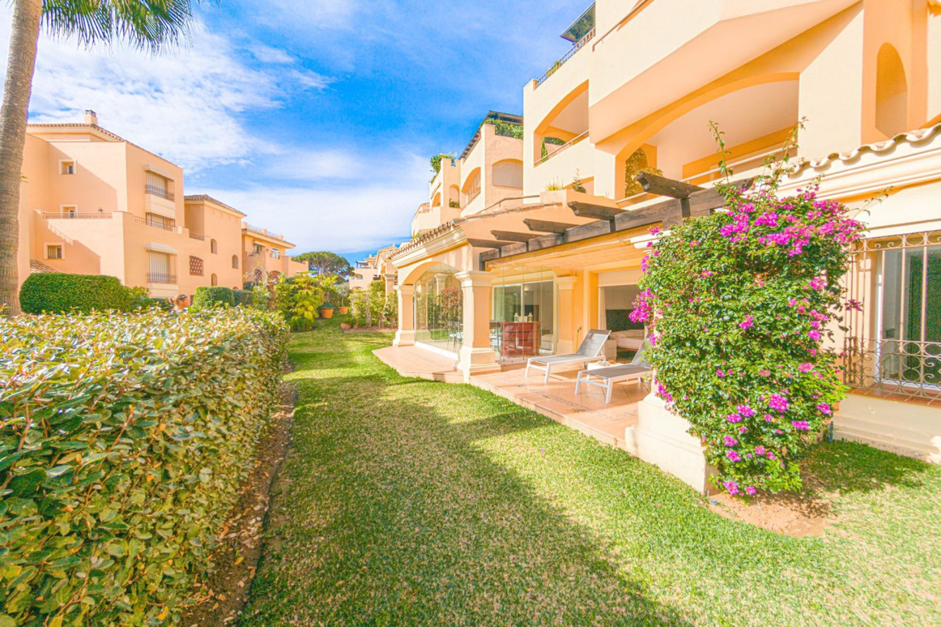 Resale - Apartment - Ground Floor Apartment - Marbella - Elviria