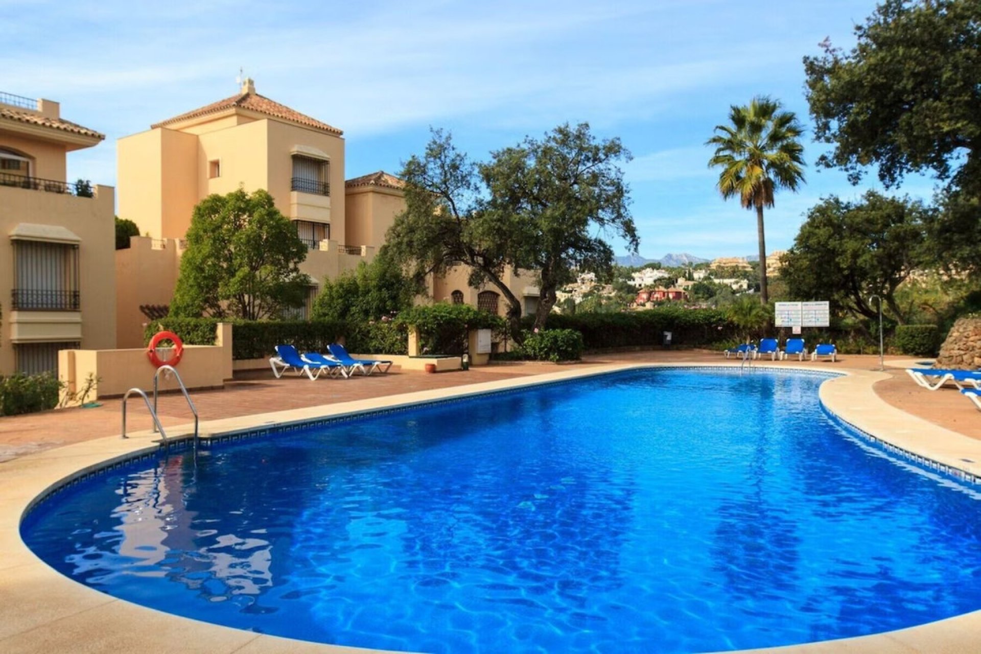 Resale - Apartment - Ground Floor Apartment - Marbella - Elviria