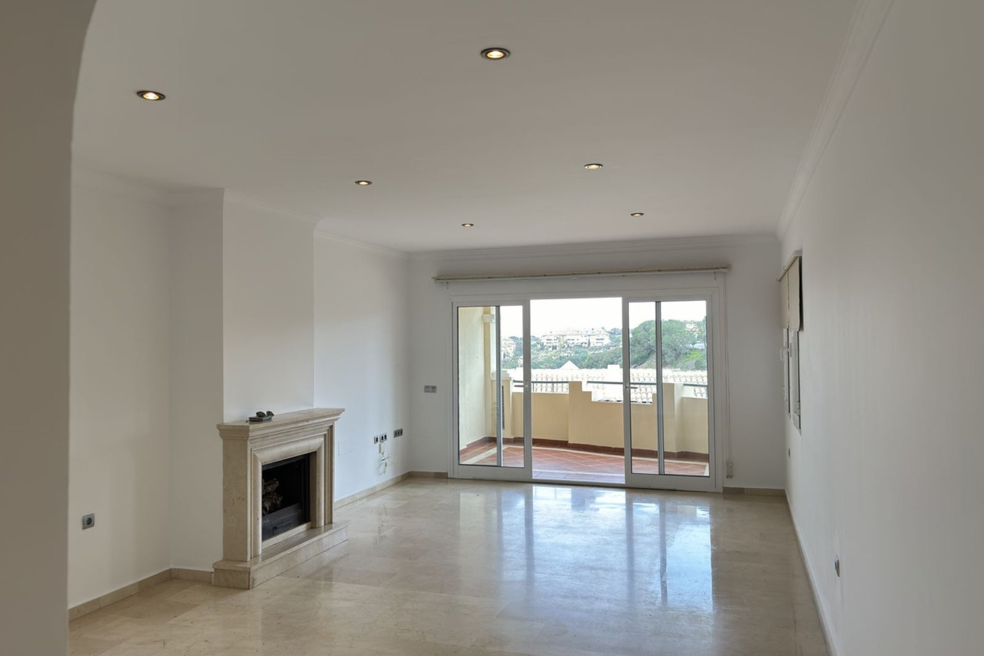 Resale - Apartment - Ground Floor Apartment - Marbella - Elviria