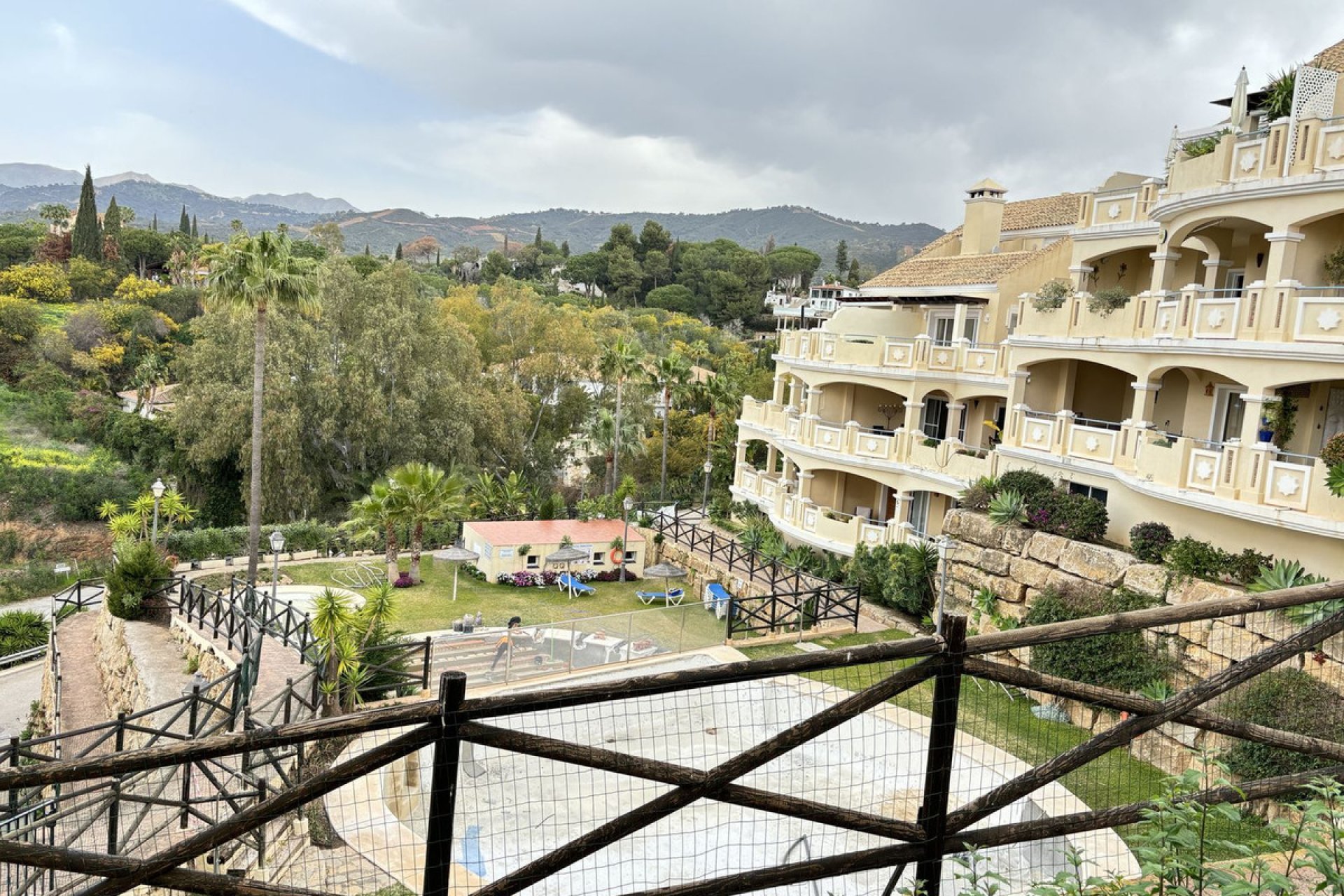 Resale - Apartment - Ground Floor Apartment - Marbella - Elviria