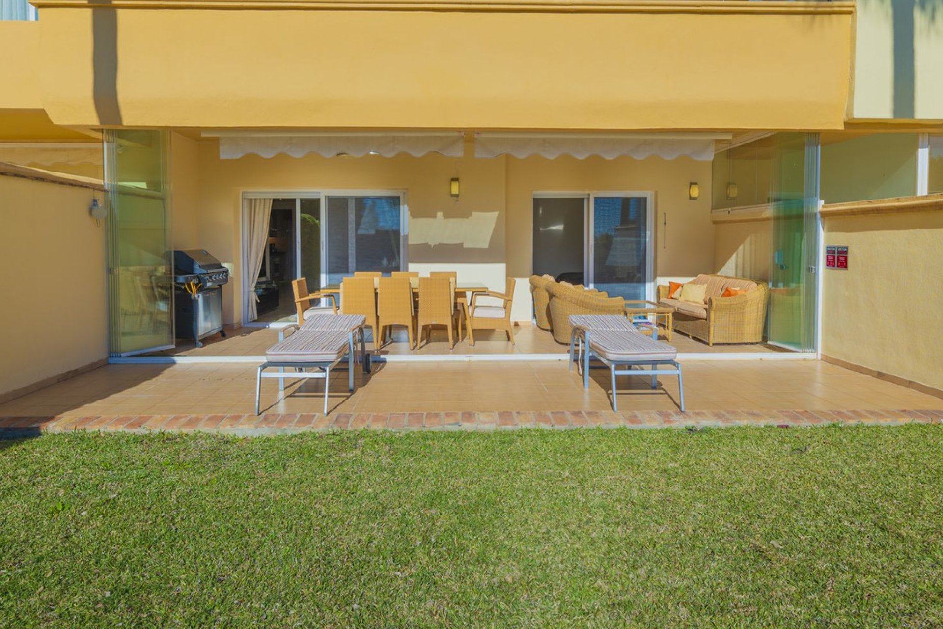 Resale - Apartment - Ground Floor Apartment - Marbella - Elviria