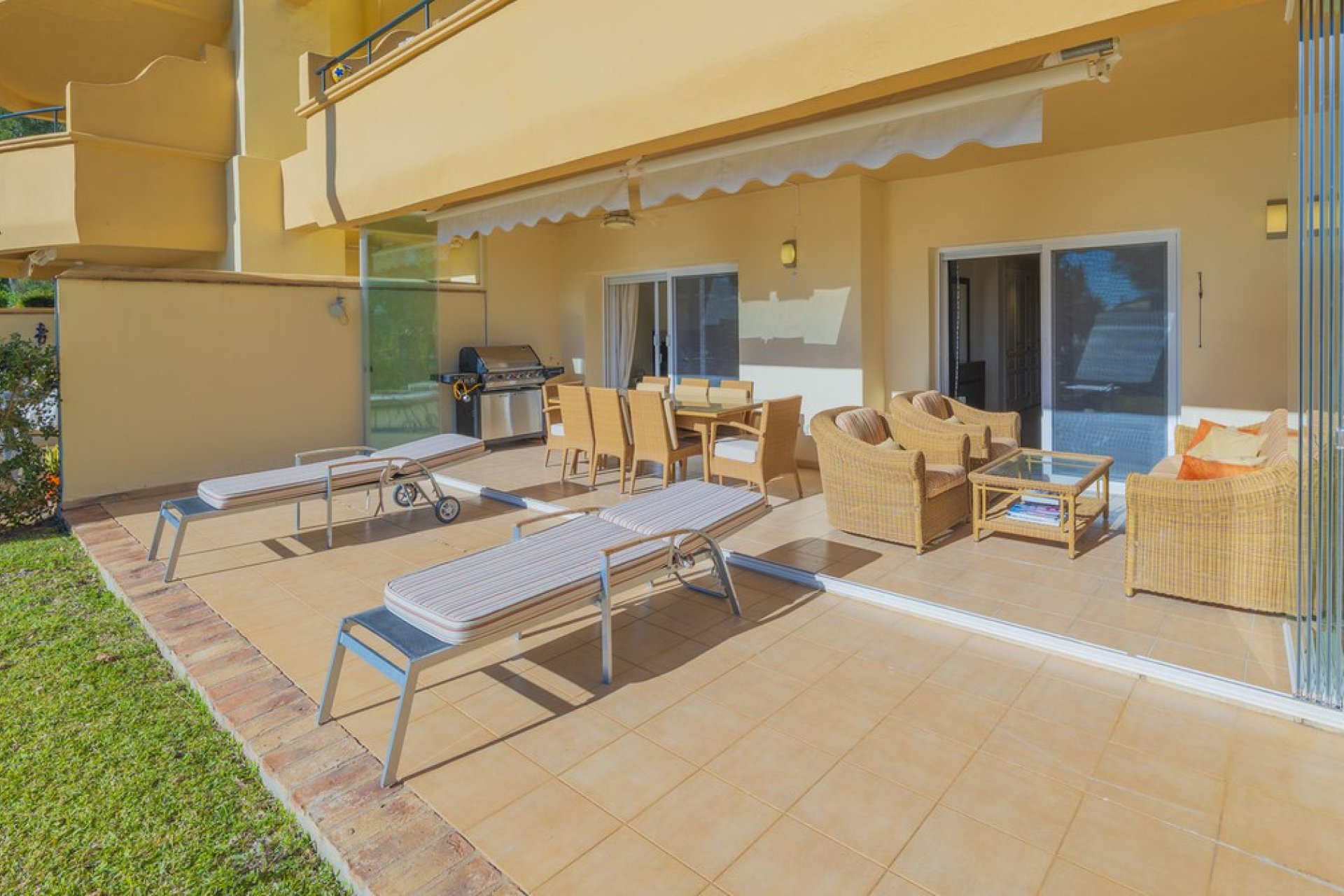 Resale - Apartment - Ground Floor Apartment - Marbella - Elviria