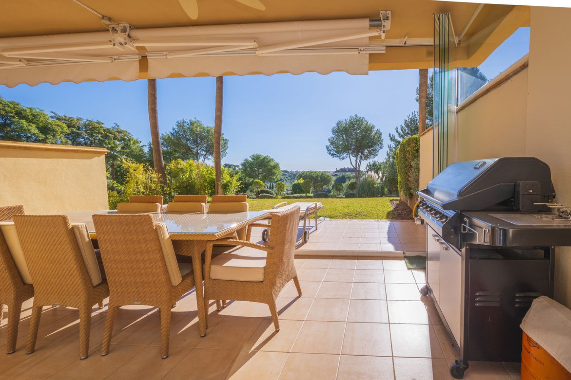 Resale - Apartment - Ground Floor Apartment - Marbella - Elviria