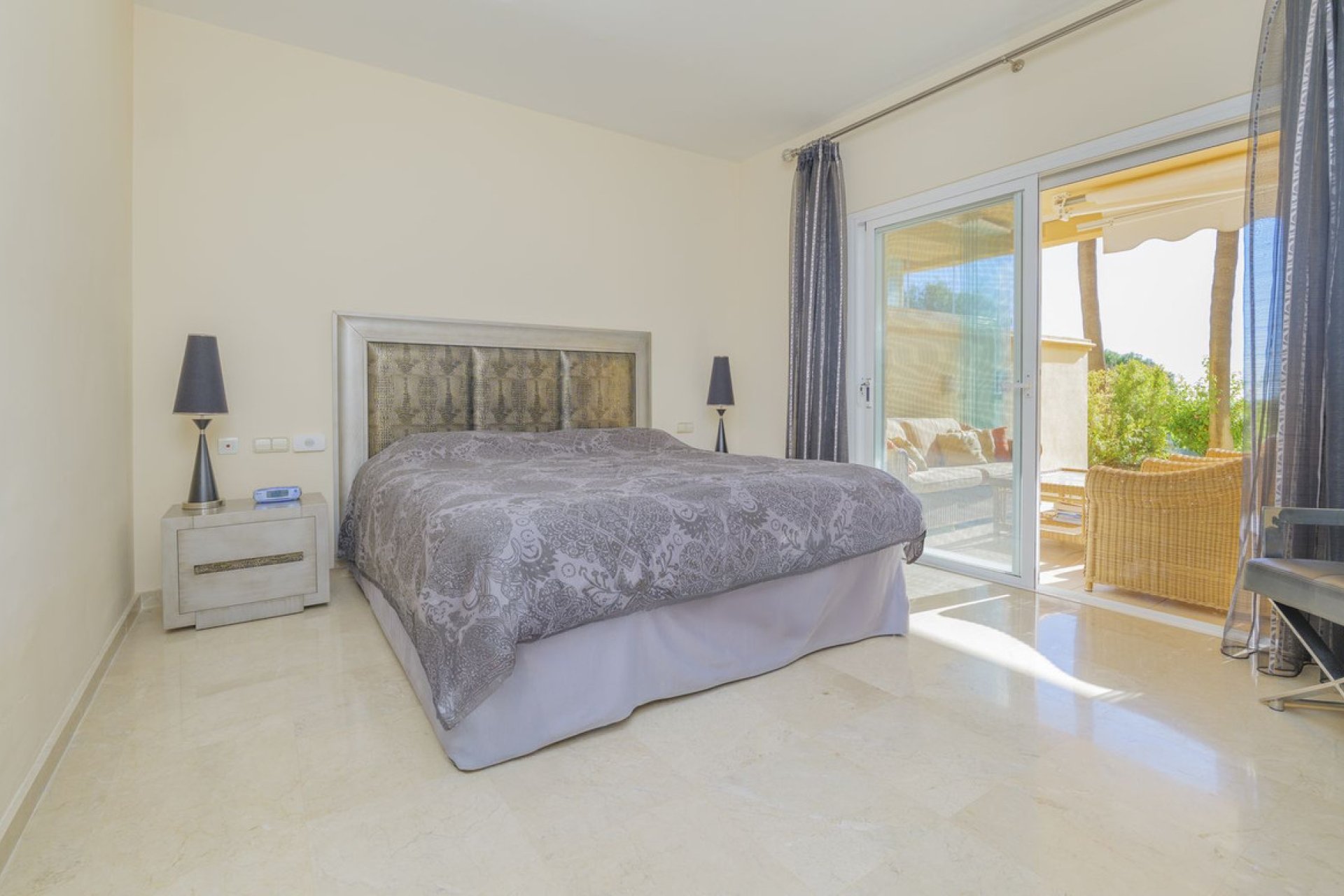 Resale - Apartment - Ground Floor Apartment - Marbella - Elviria