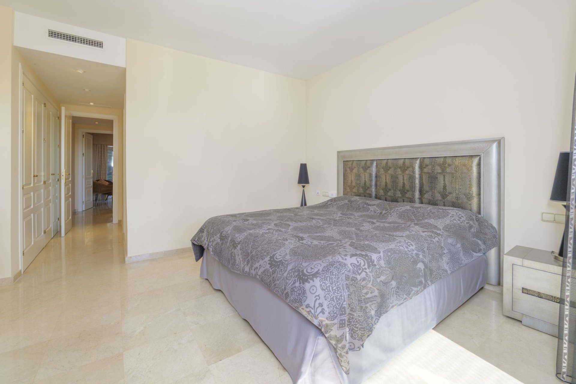 Resale - Apartment - Ground Floor Apartment - Marbella - Elviria