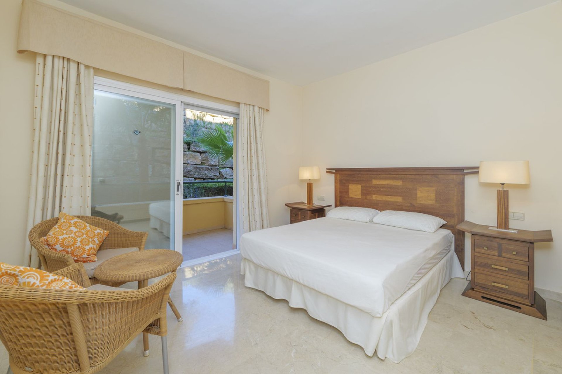 Resale - Apartment - Ground Floor Apartment - Marbella - Elviria