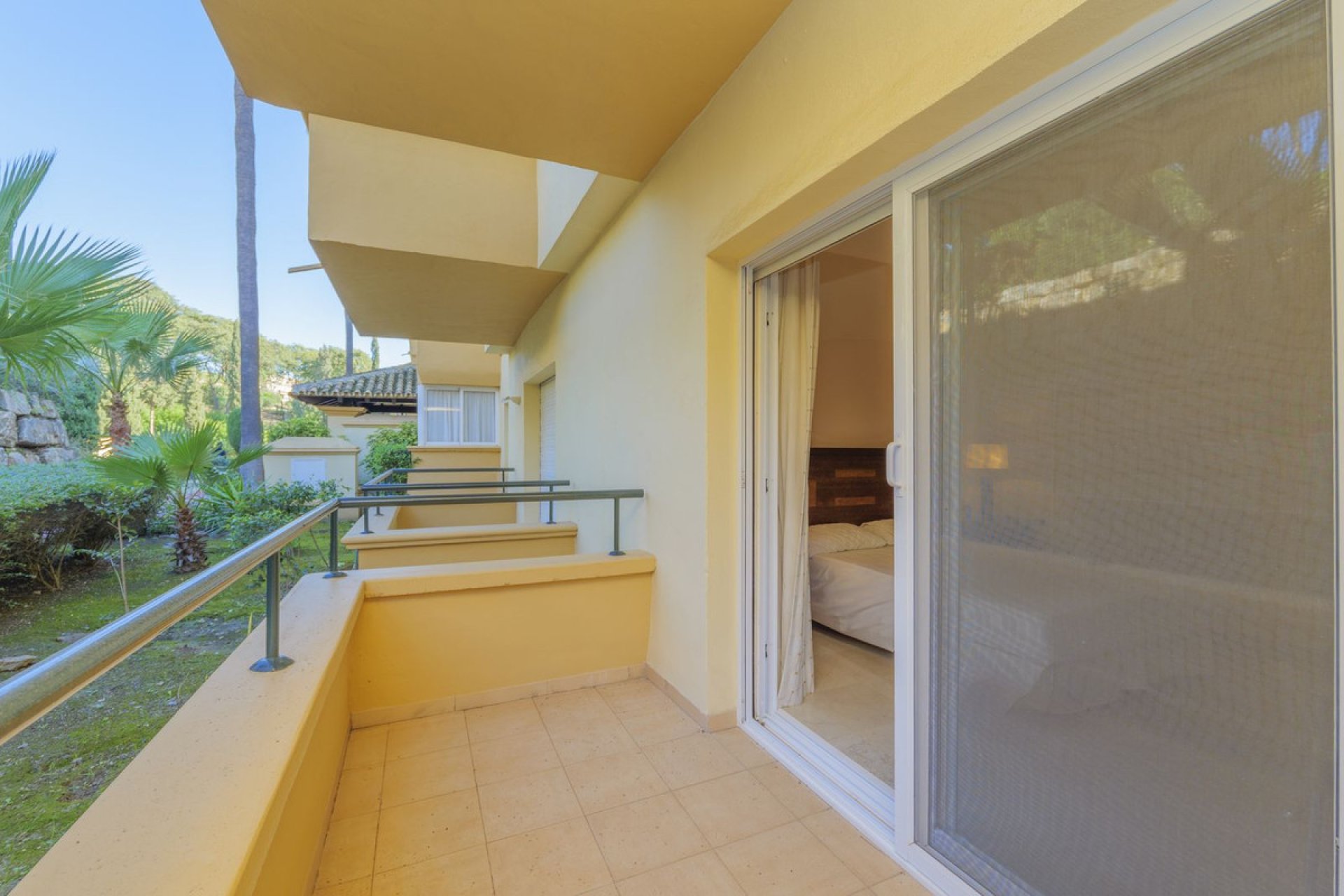 Resale - Apartment - Ground Floor Apartment - Marbella - Elviria