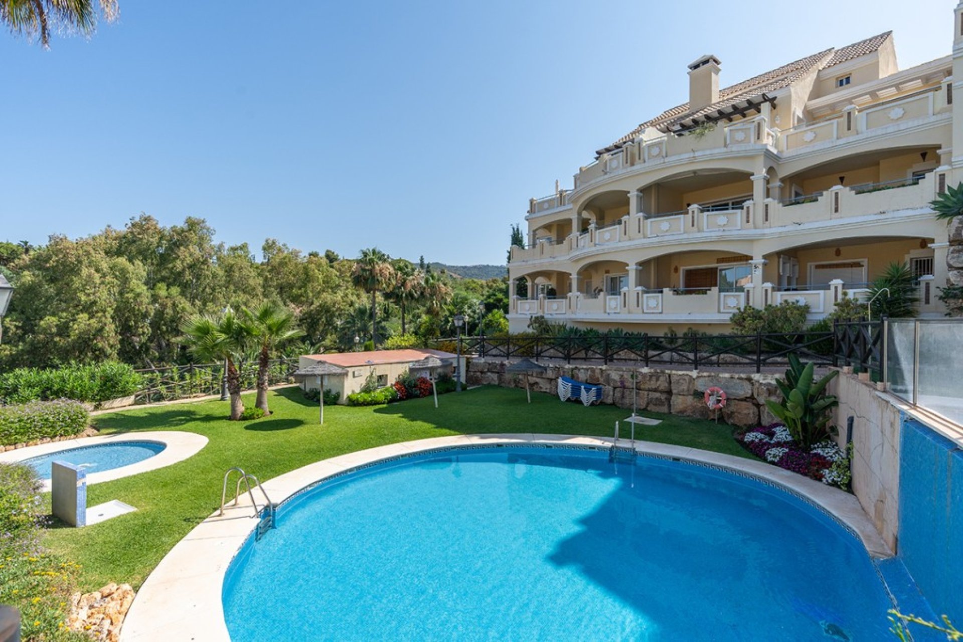 Resale - Apartment - Ground Floor Apartment - Marbella - Elviria