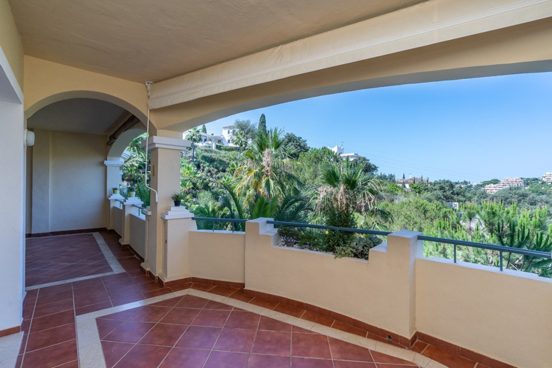 Resale - Apartment - Ground Floor Apartment - Marbella - Elviria