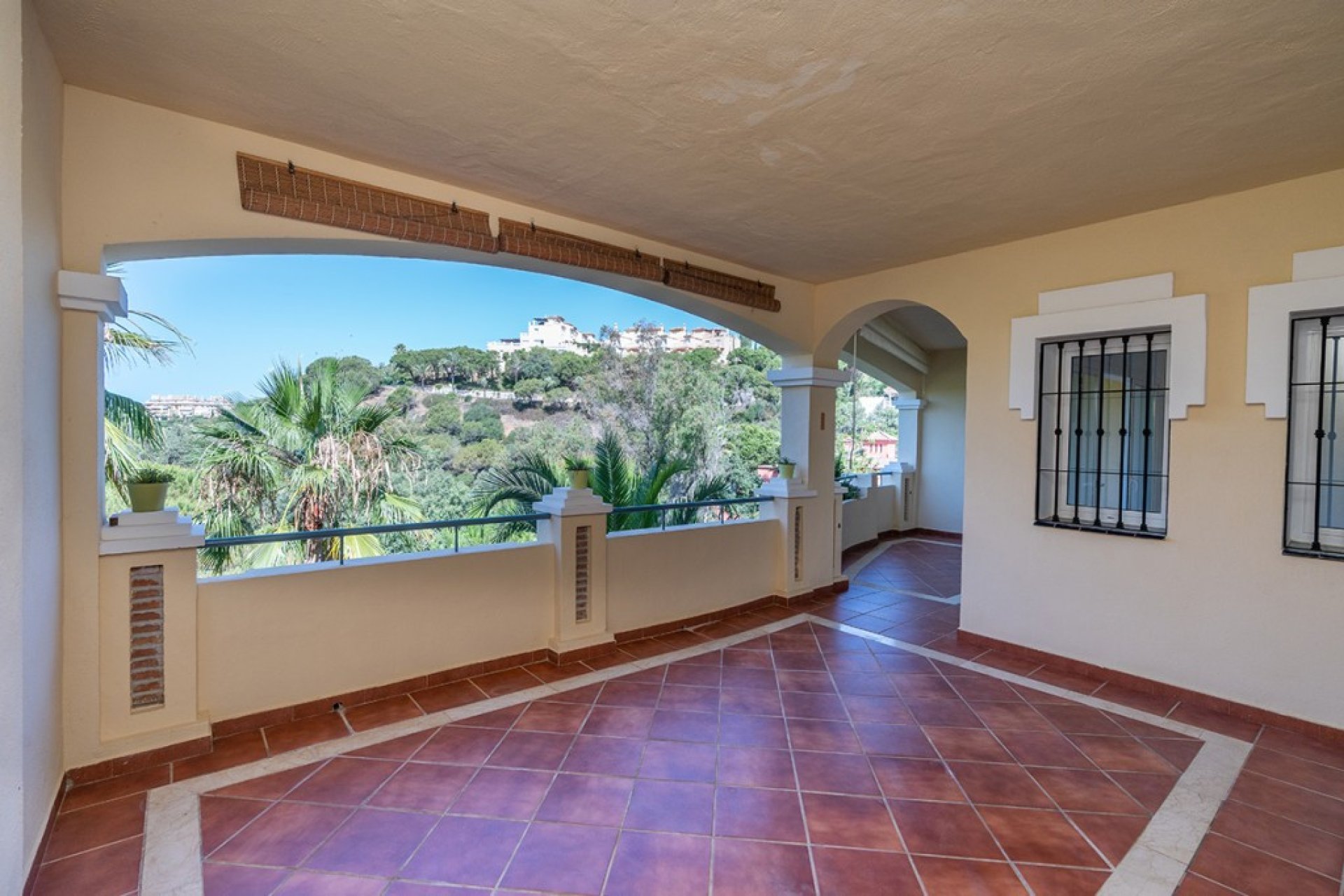 Resale - Apartment - Ground Floor Apartment - Marbella - Elviria