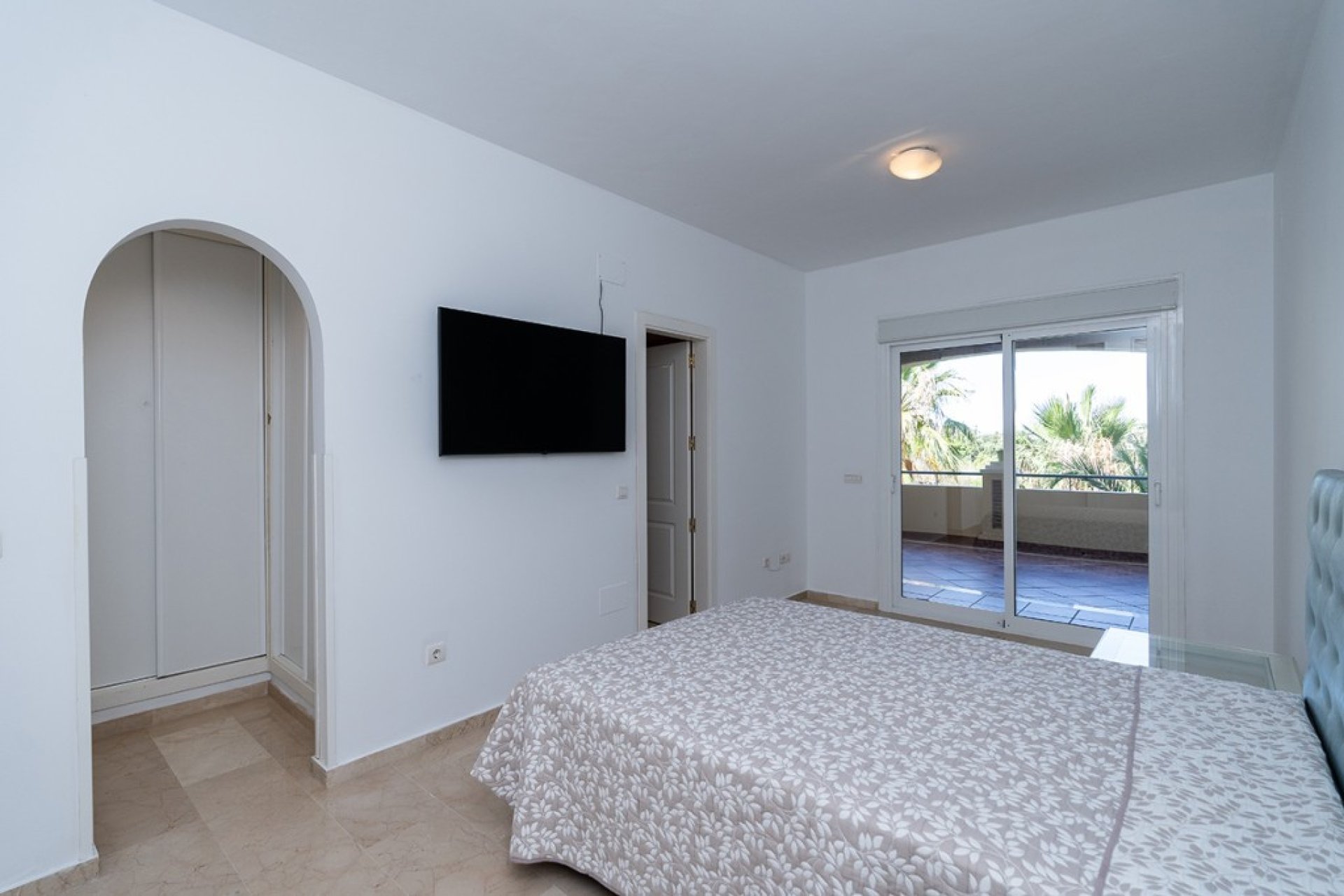 Resale - Apartment - Ground Floor Apartment - Marbella - Elviria