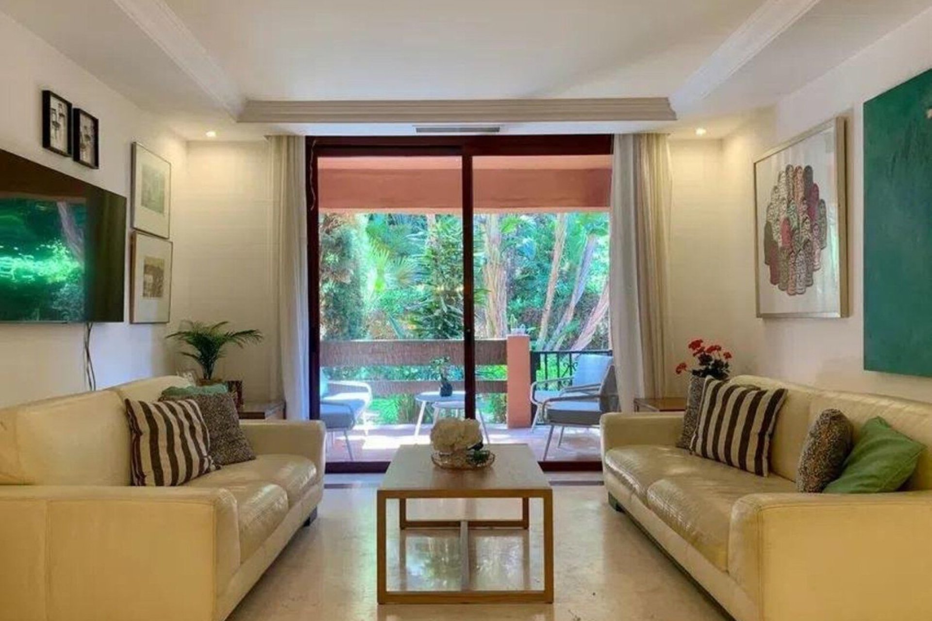 Resale - Apartment - Ground Floor Apartment - Marbella - Elviria