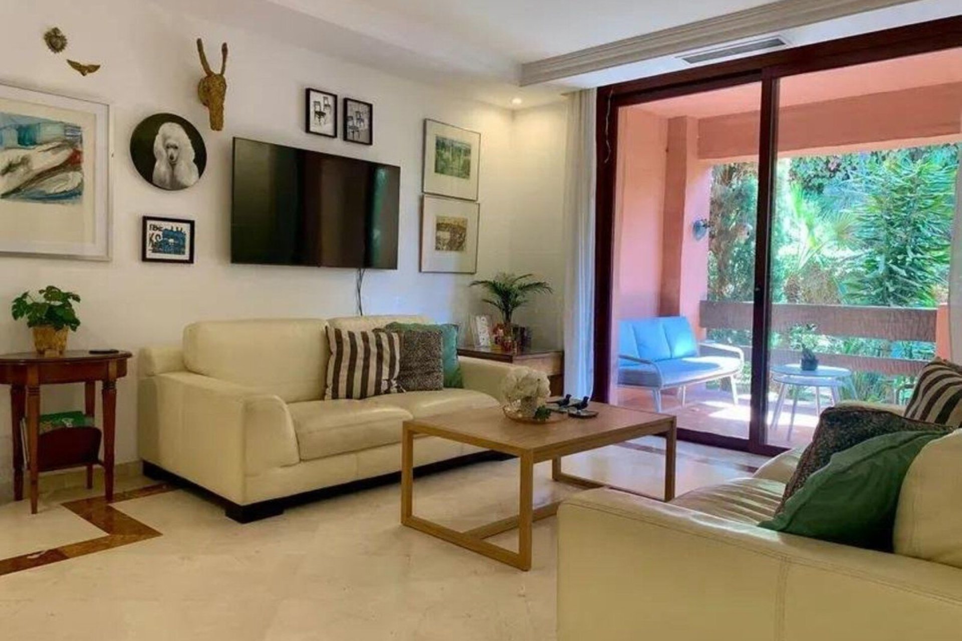 Resale - Apartment - Ground Floor Apartment - Marbella - Elviria