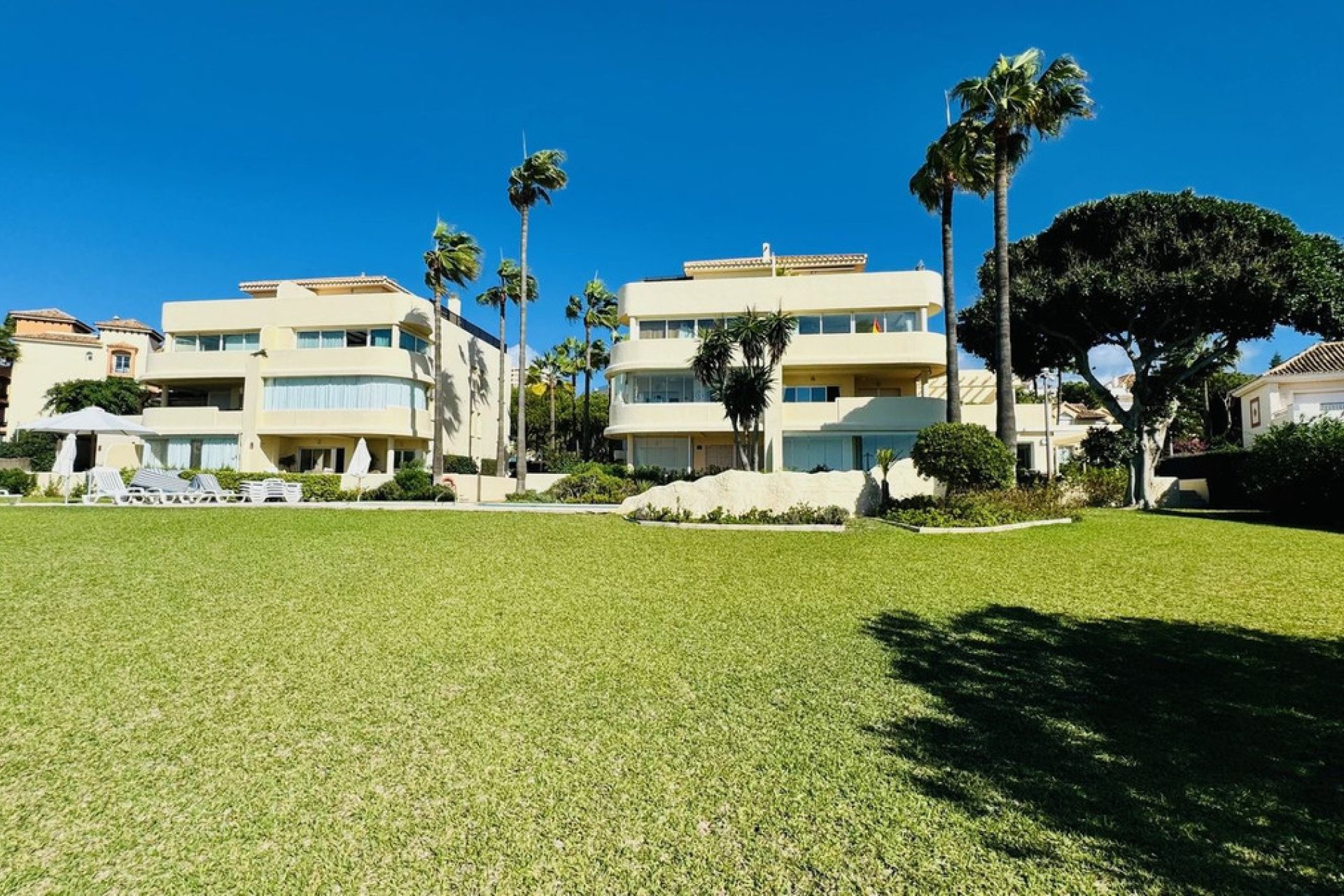 Resale - Apartment - Ground Floor Apartment - Marbella - Elviria