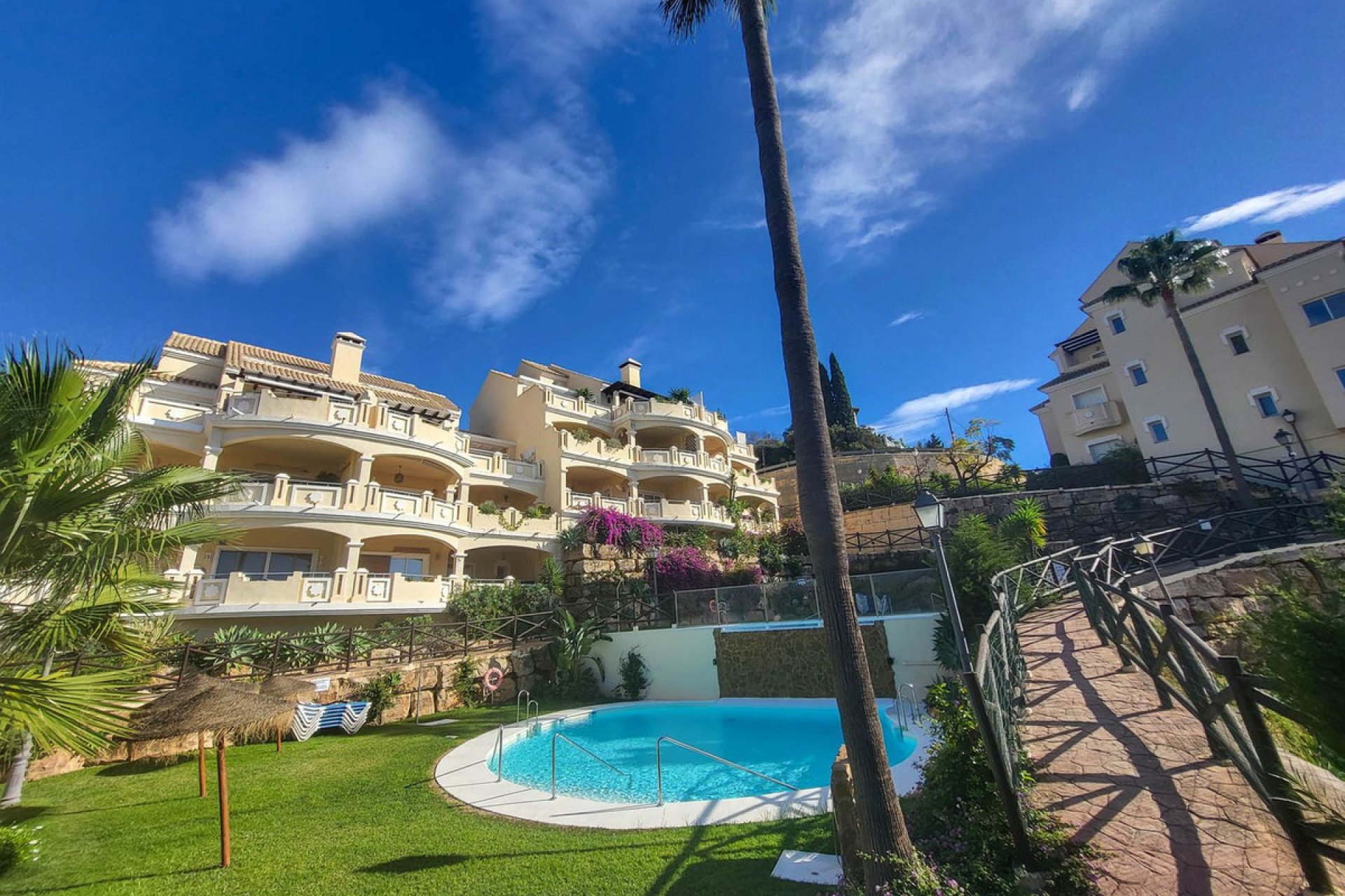 Resale - Apartment - Ground Floor Apartment - Marbella - Elviria