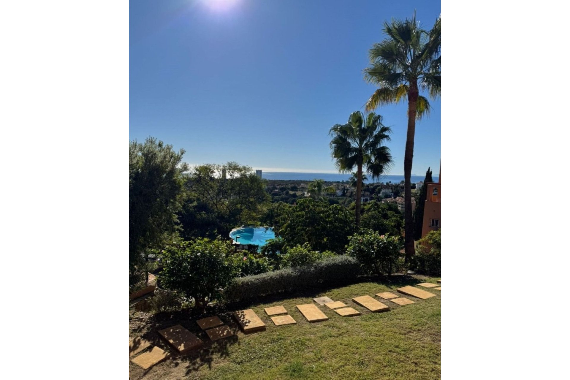 Resale - Apartment - Ground Floor Apartment - Marbella - Elviria